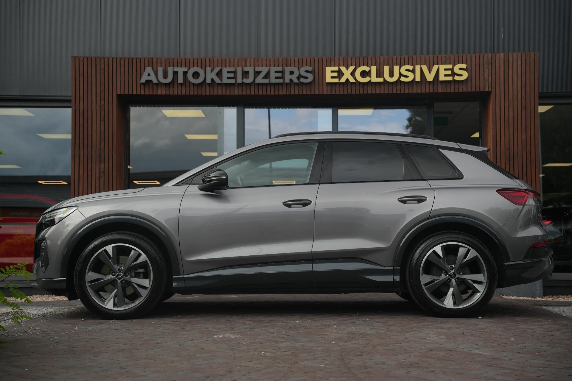 Audi Q4 e-tron 35 Launch edition Advanced 55 kWh 2021 Typhoongrijs metallic 5