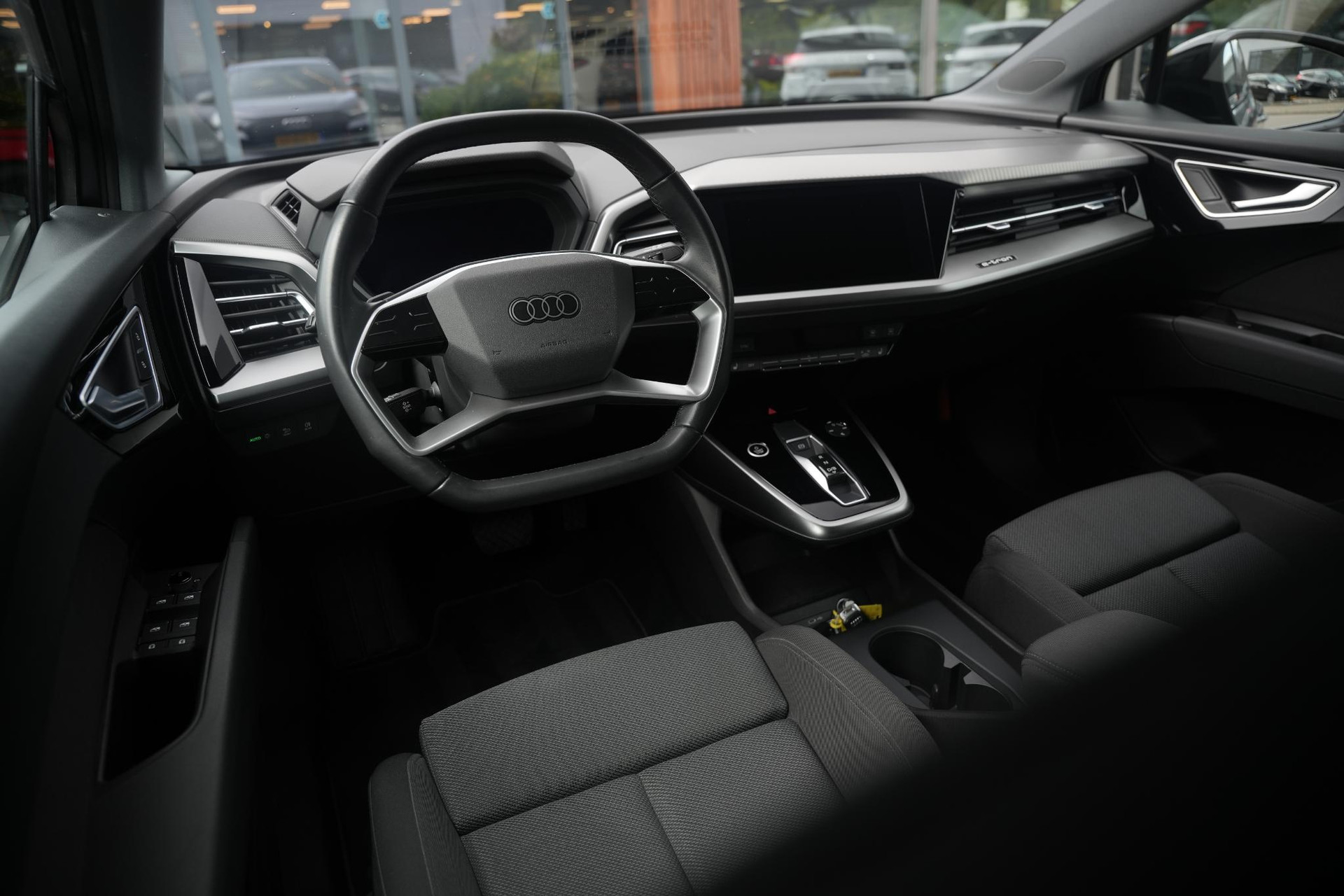 Audi Q4 e-tron 35 Launch edition Advanced 55 kWh 2021 Typhoongrijs metallic 6