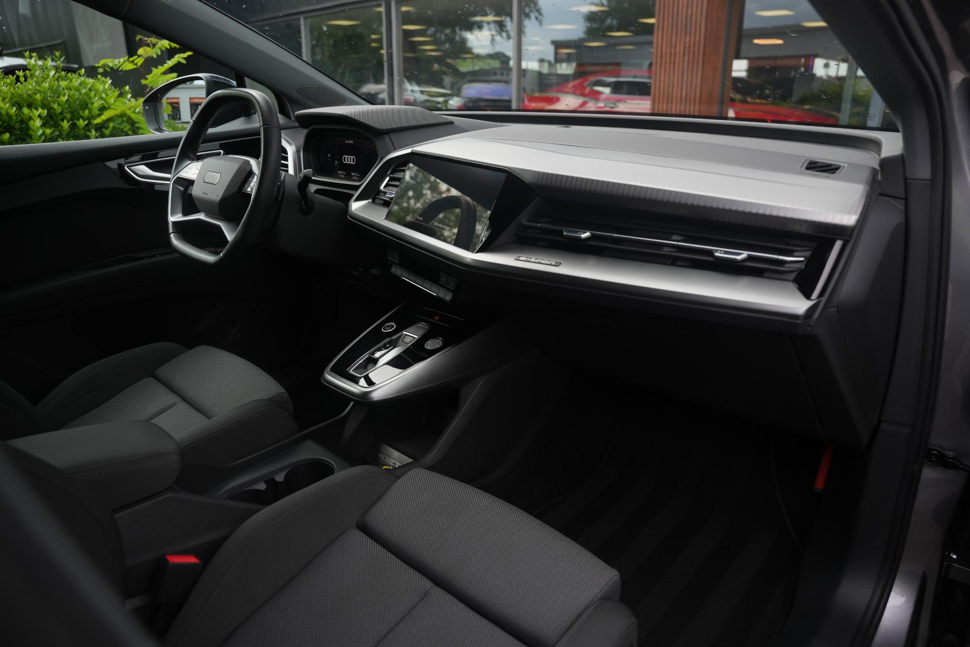 Audi Q4 e-tron 35 Launch edition Advanced 55 kWh 2021 Typhoongrijs metallic 8