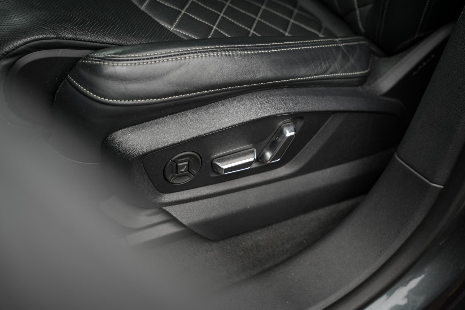 Audi Q8 60 TFSI e quattro Competition 2021 Daytonagrijs pareleffect 28