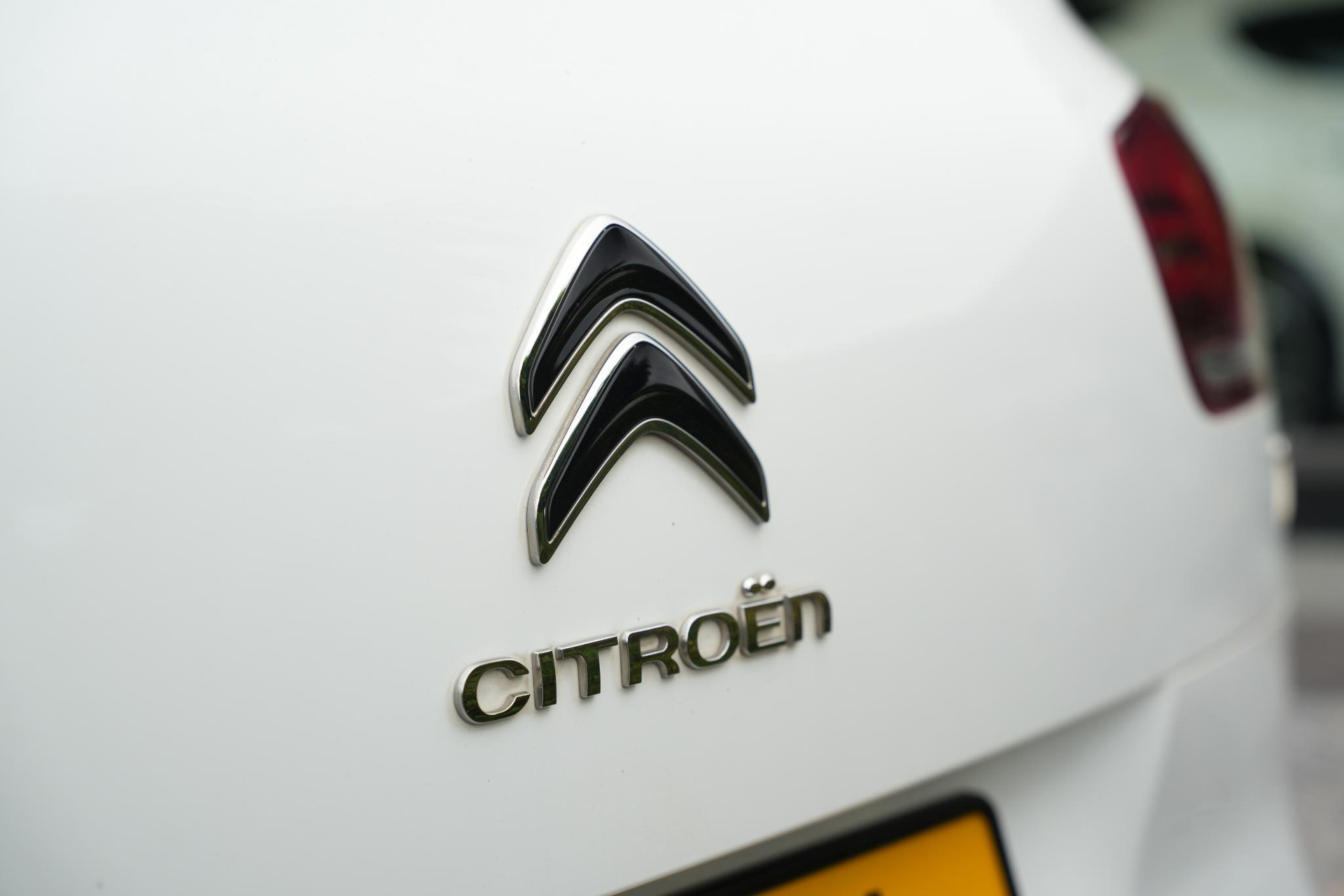 Citroën C4 Picasso 1.2 PureTech Business 2017 Basislak blanc banquise 22
