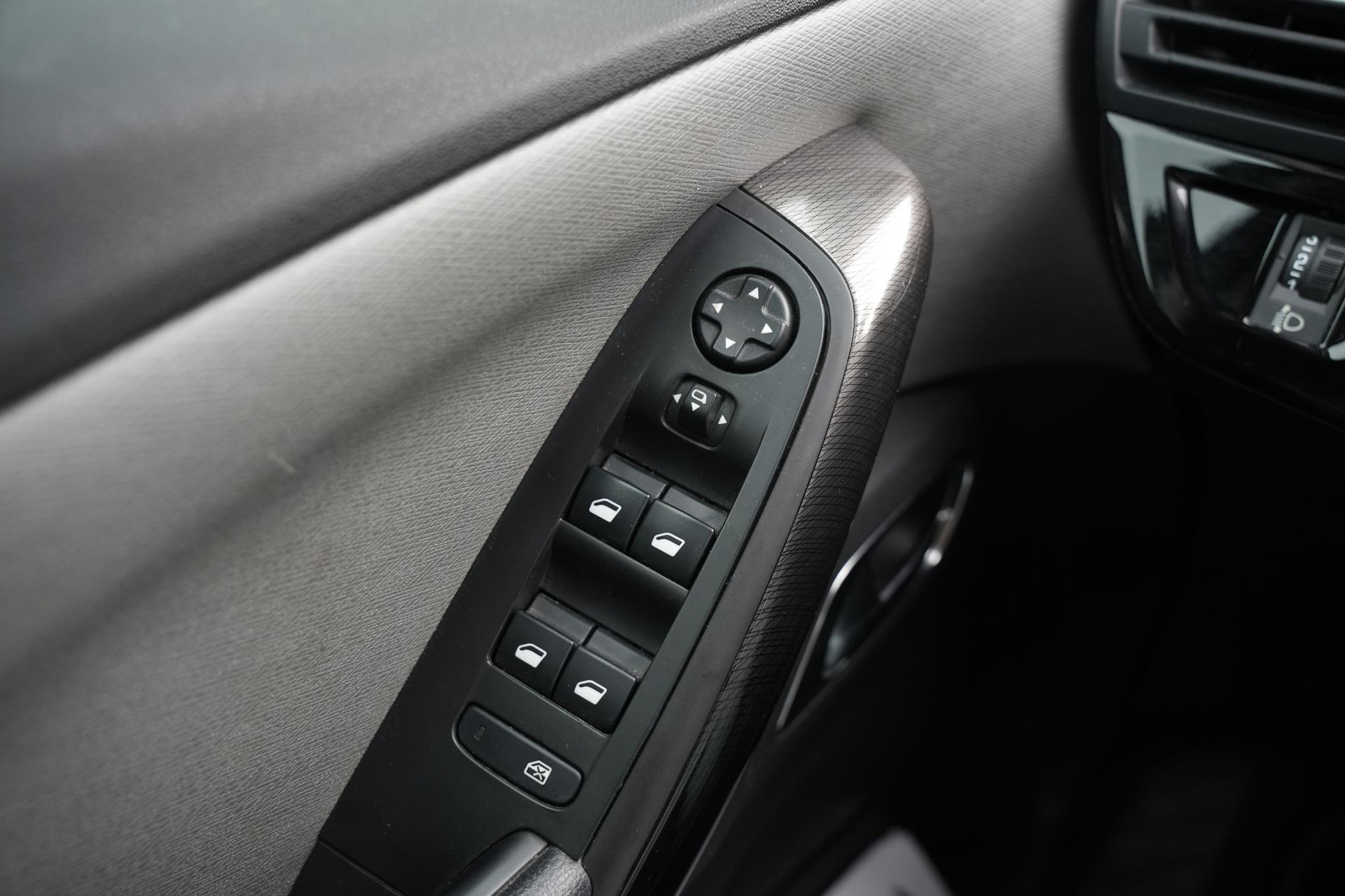 Citroën C4 Picasso 1.2 PureTech Business 2017 Basislak blanc banquise 35