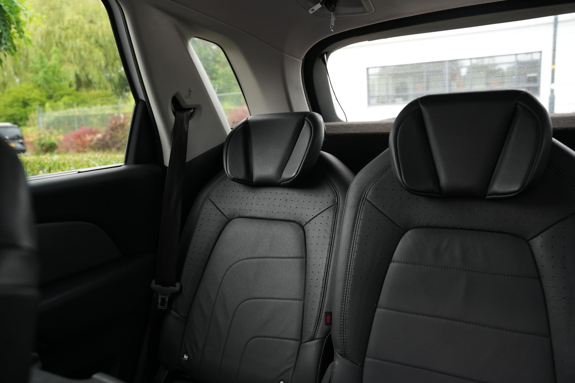 Citroën C4 Picasso 1.2 PureTech Business 2017 Basislak blanc banquise 37