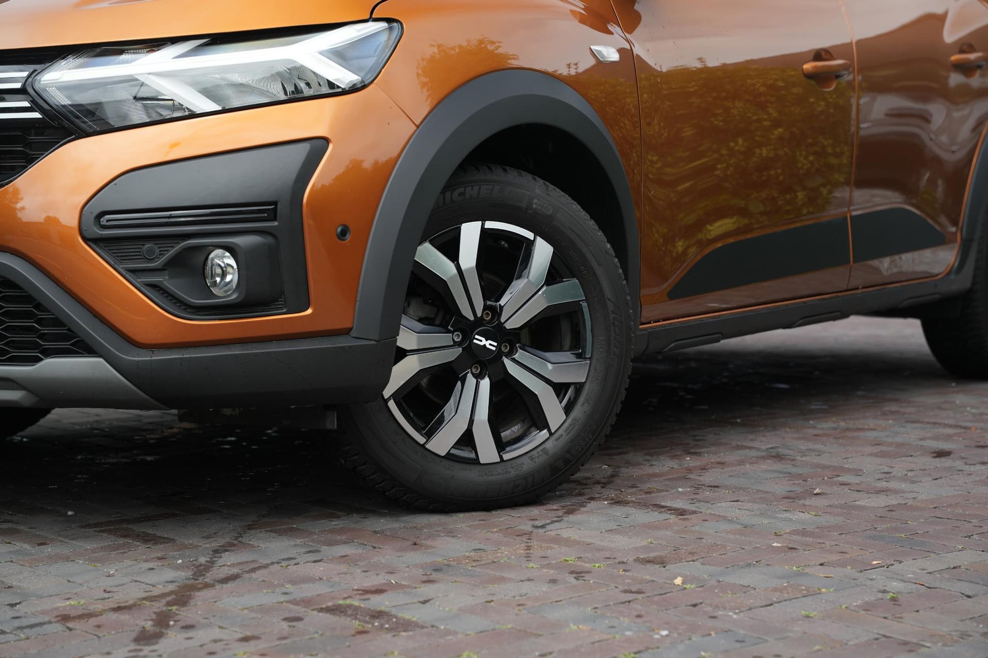 Dacia Sandero 1.0 TCe 90 Comfort 2024 ORANGE ATACAMA (TEEPY) 10