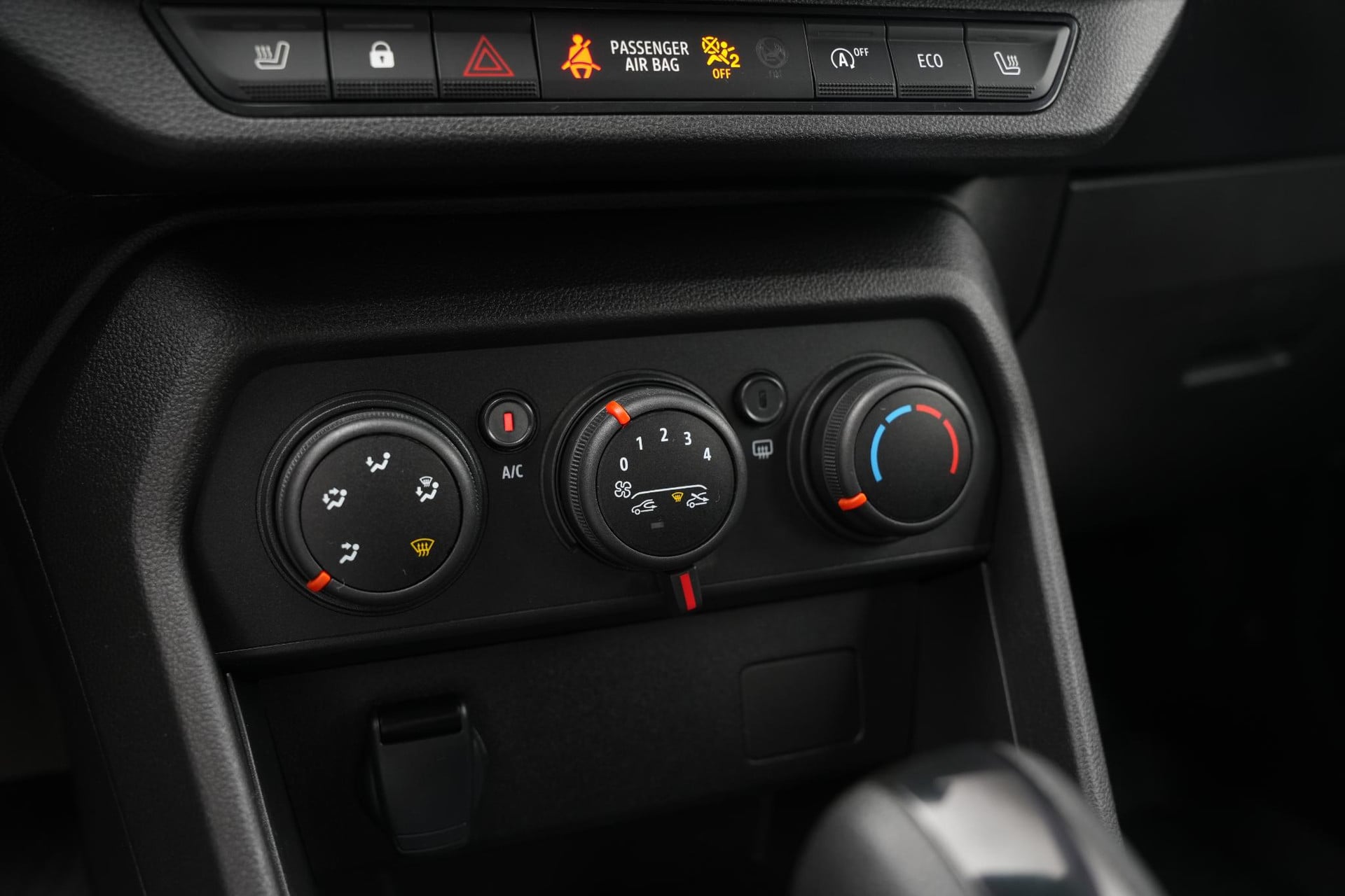 Dacia Sandero 1.0 TCe 90 Comfort 2024 ORANGE ATACAMA (TEEPY) 33