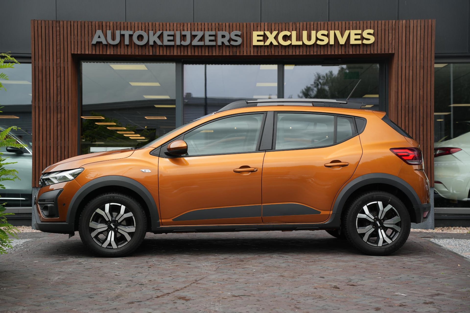 Dacia Sandero 1.0 TCe 90 Comfort 2024 ORANGE ATACAMA (TEEPY) 7