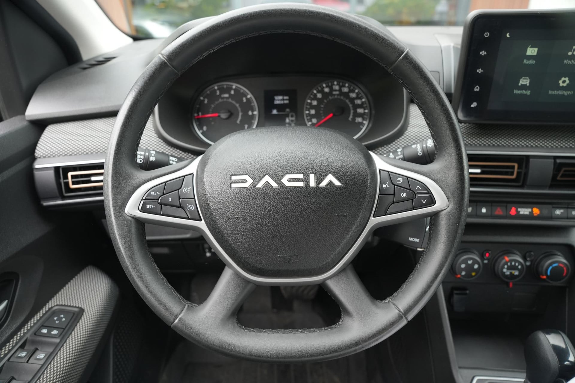 Dacia Sandero 1.0 TCe 90 Comfort 2024 ORANGE ATACAMA (TEEPY) 8