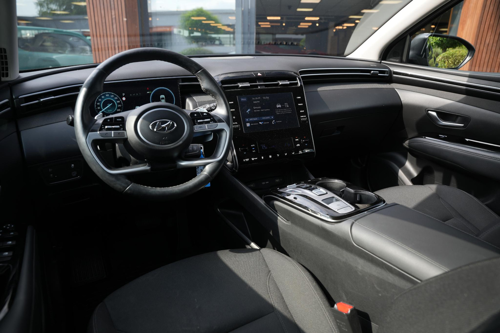Hyundai Tucson 1.6 T-GDI HEV i-Motion 2024 Shimmering Silver Pearl Metallic (R2T) 4