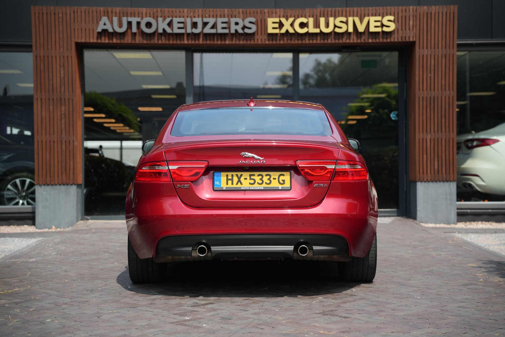 Jaguar XE 2.0 Portfolio 2016 Exterior Paint - Firenze (1AF) 11