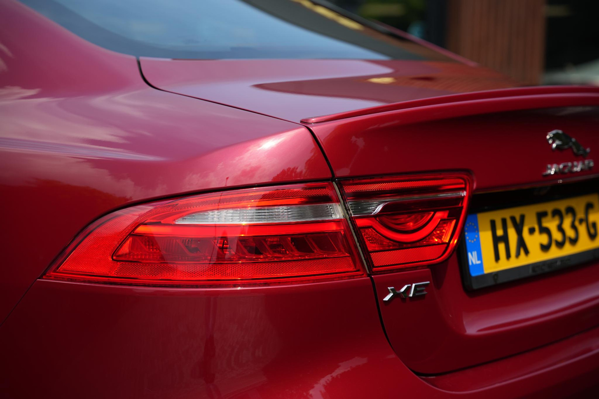 Jaguar XE 2.0 Portfolio 2016 Exterior Paint - Firenze (1AF) 15