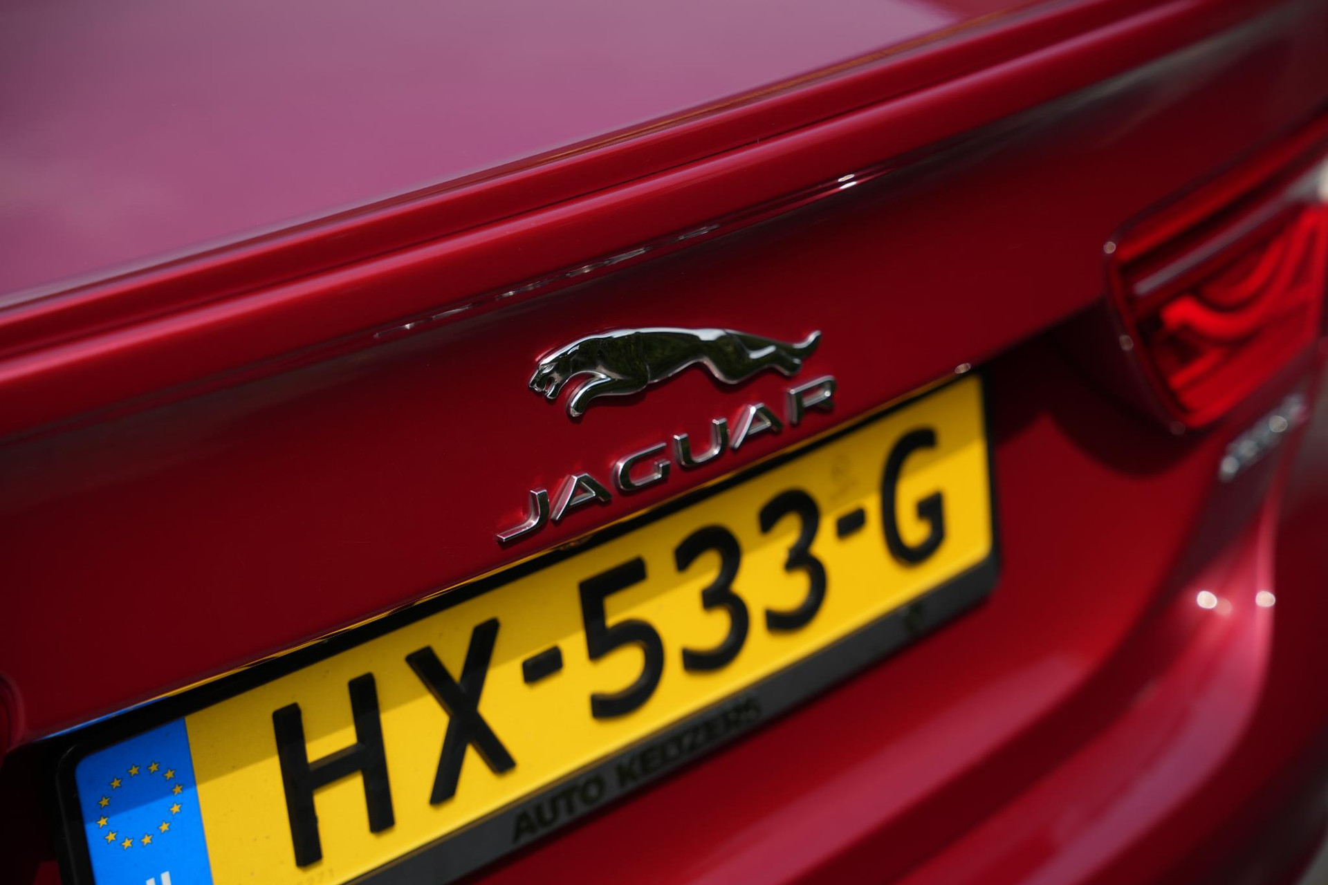 Jaguar XE 2.0 Portfolio 2016 Exterior Paint - Firenze (1AF) 19