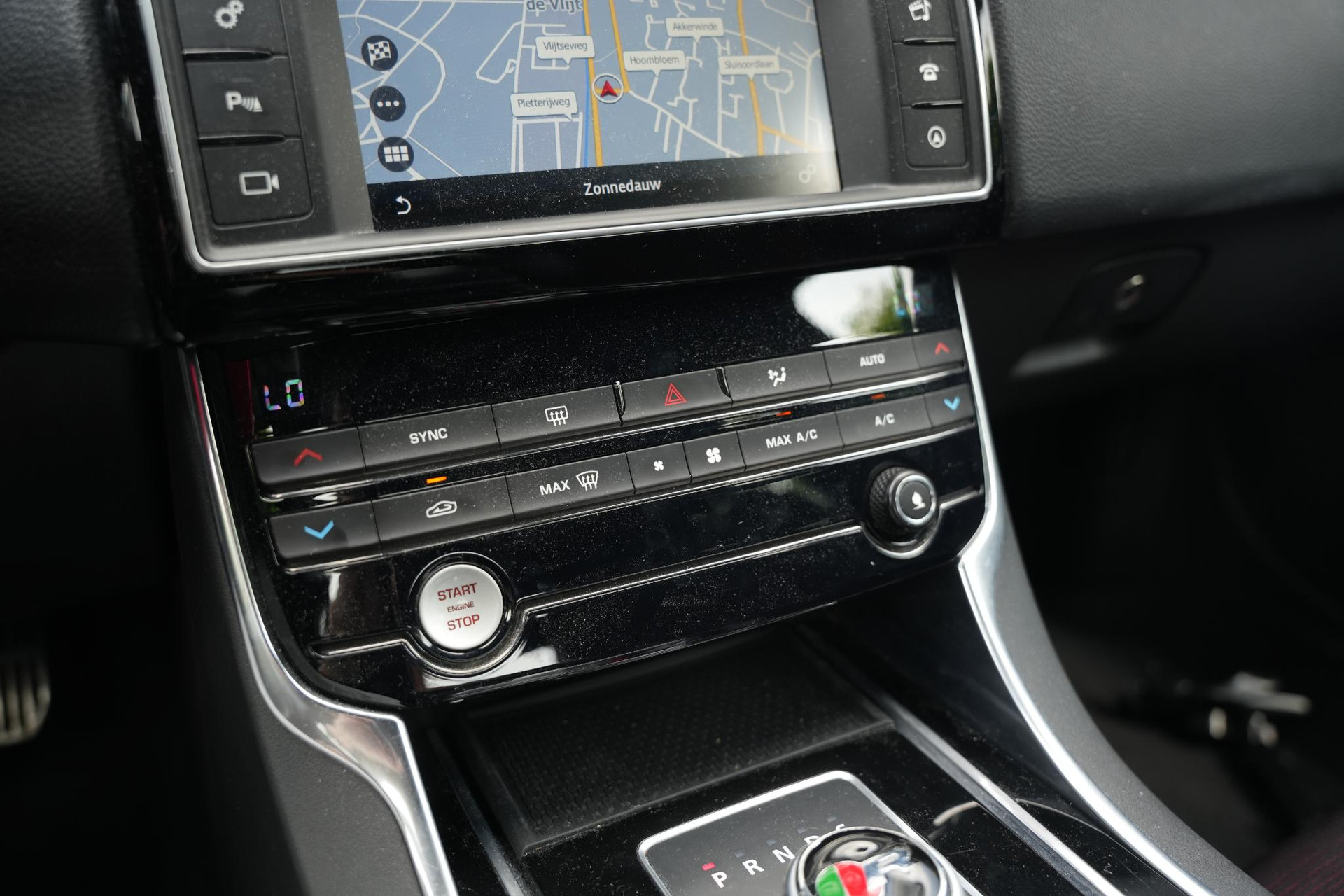 Jaguar XE 2.0 Portfolio 2016 Exterior Paint - Firenze (1AF) 20