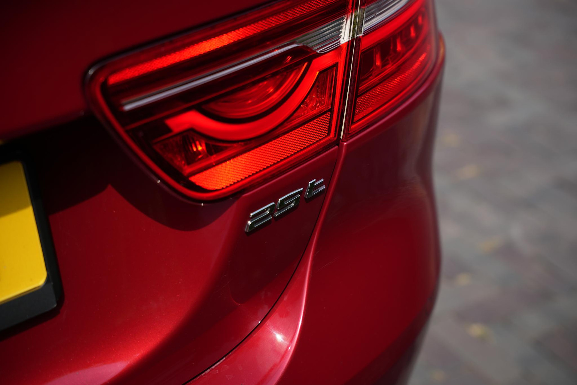 Jaguar XE 2.0 Portfolio 2016 Exterior Paint - Firenze (1AF) 21