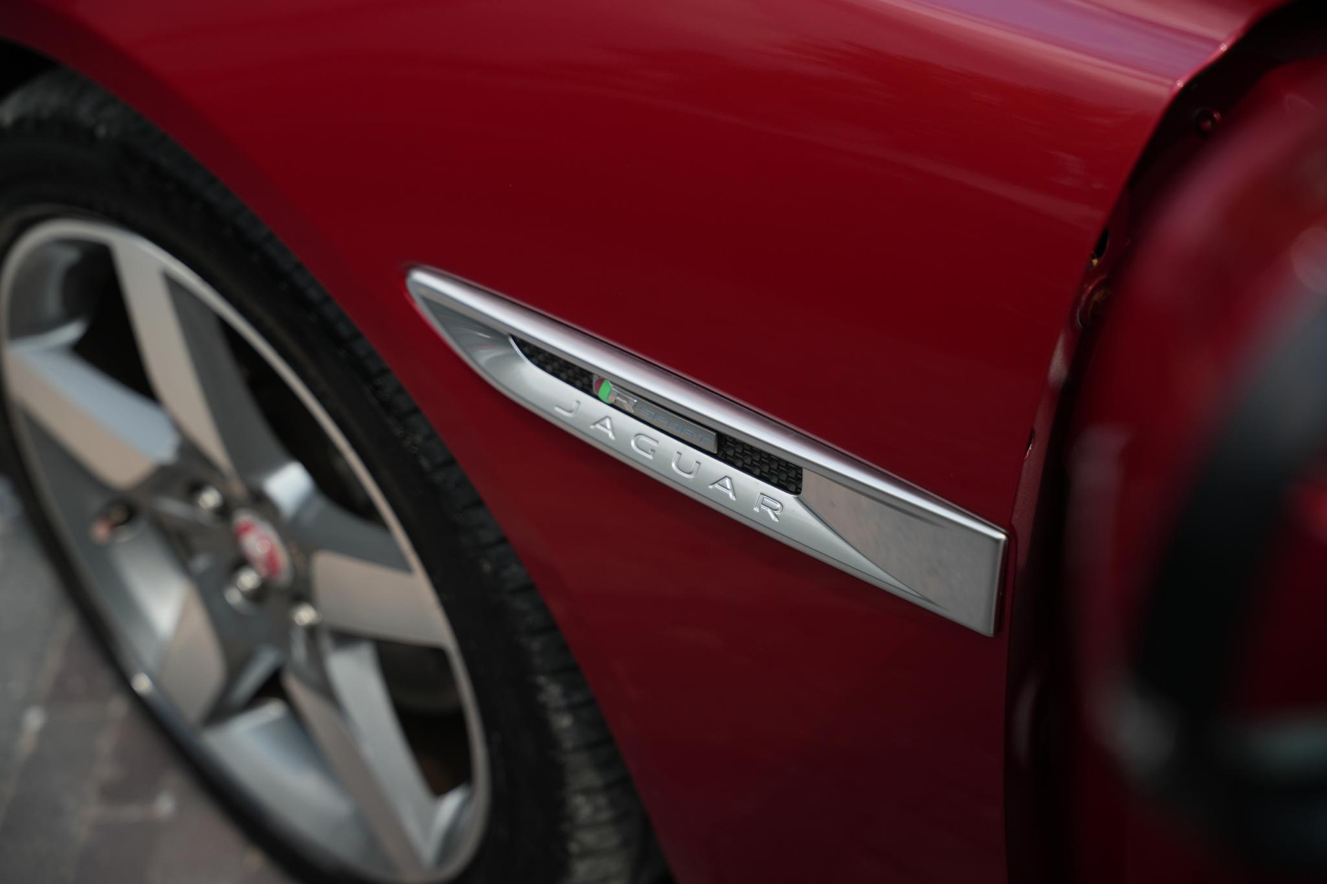 Jaguar XE 2.0 Portfolio 2016 Exterior Paint - Firenze (1AF) 25