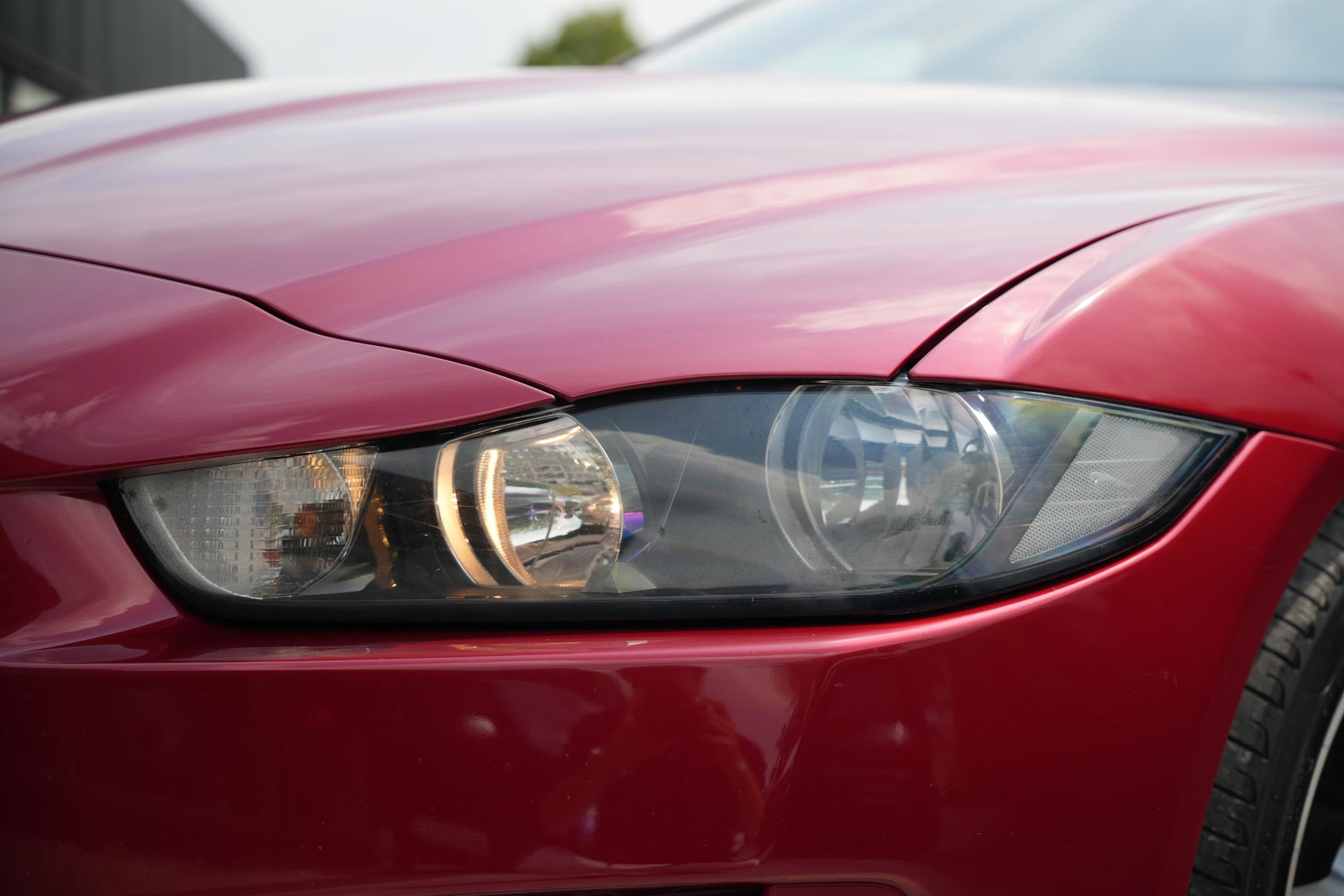 Jaguar XE 2.0 Portfolio 2016 Exterior Paint - Firenze (1AF) 26