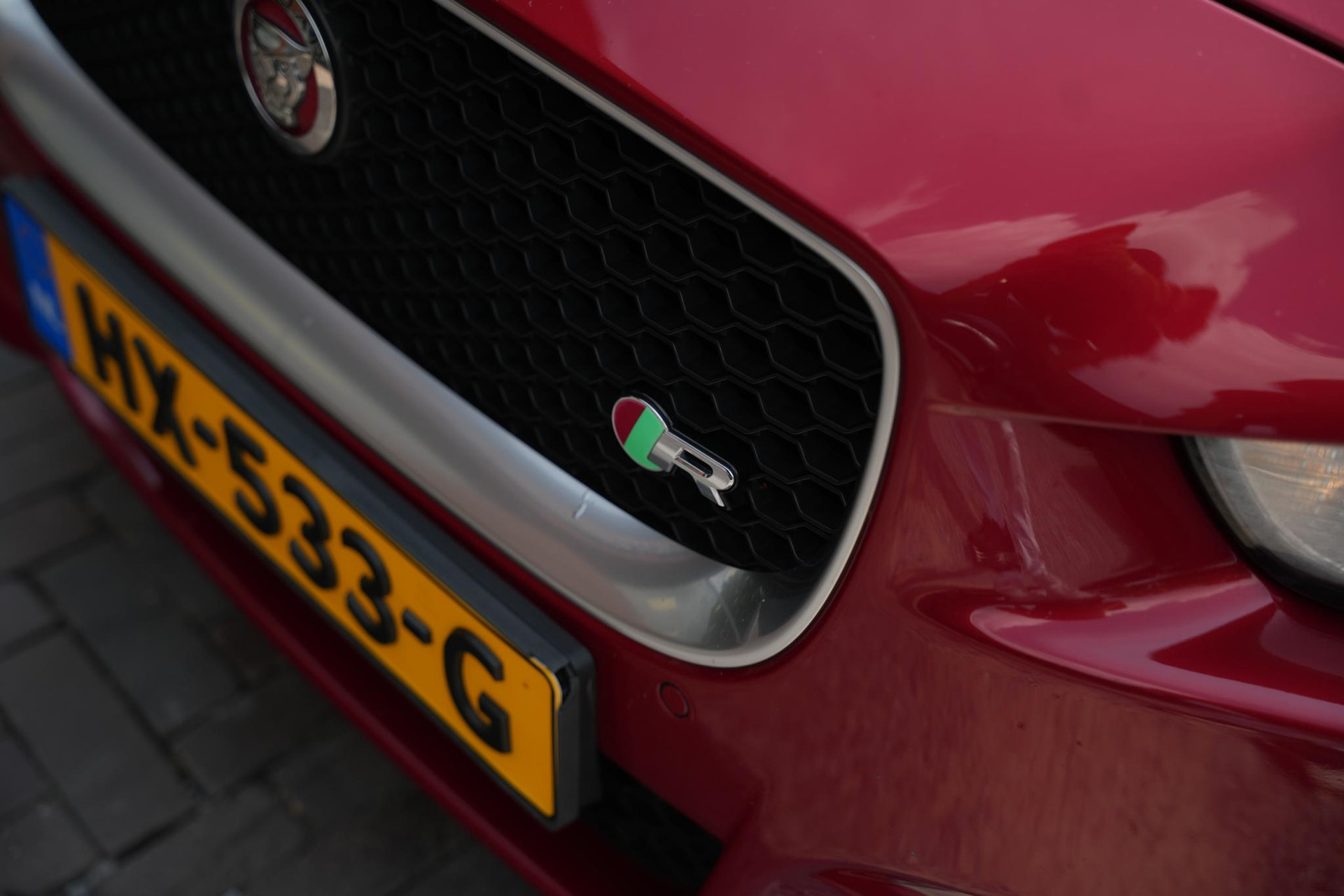 Jaguar XE 2.0 Portfolio 2016 Exterior Paint - Firenze (1AF) 27