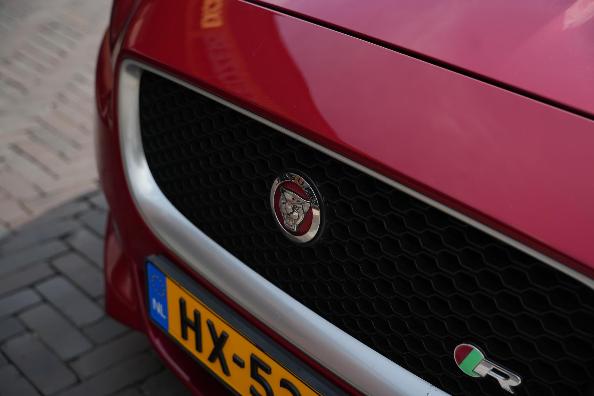 Jaguar XE 2.0 Portfolio 2016 Exterior Paint - Firenze (1AF) 28