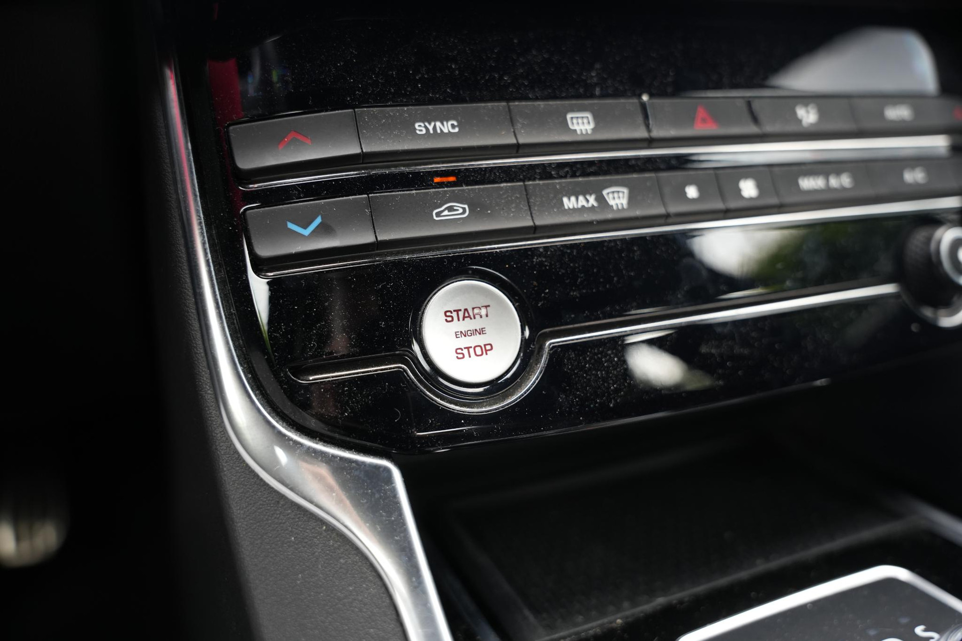 Jaguar XE 2.0 Portfolio 2016 Exterior Paint - Firenze (1AF) 29
