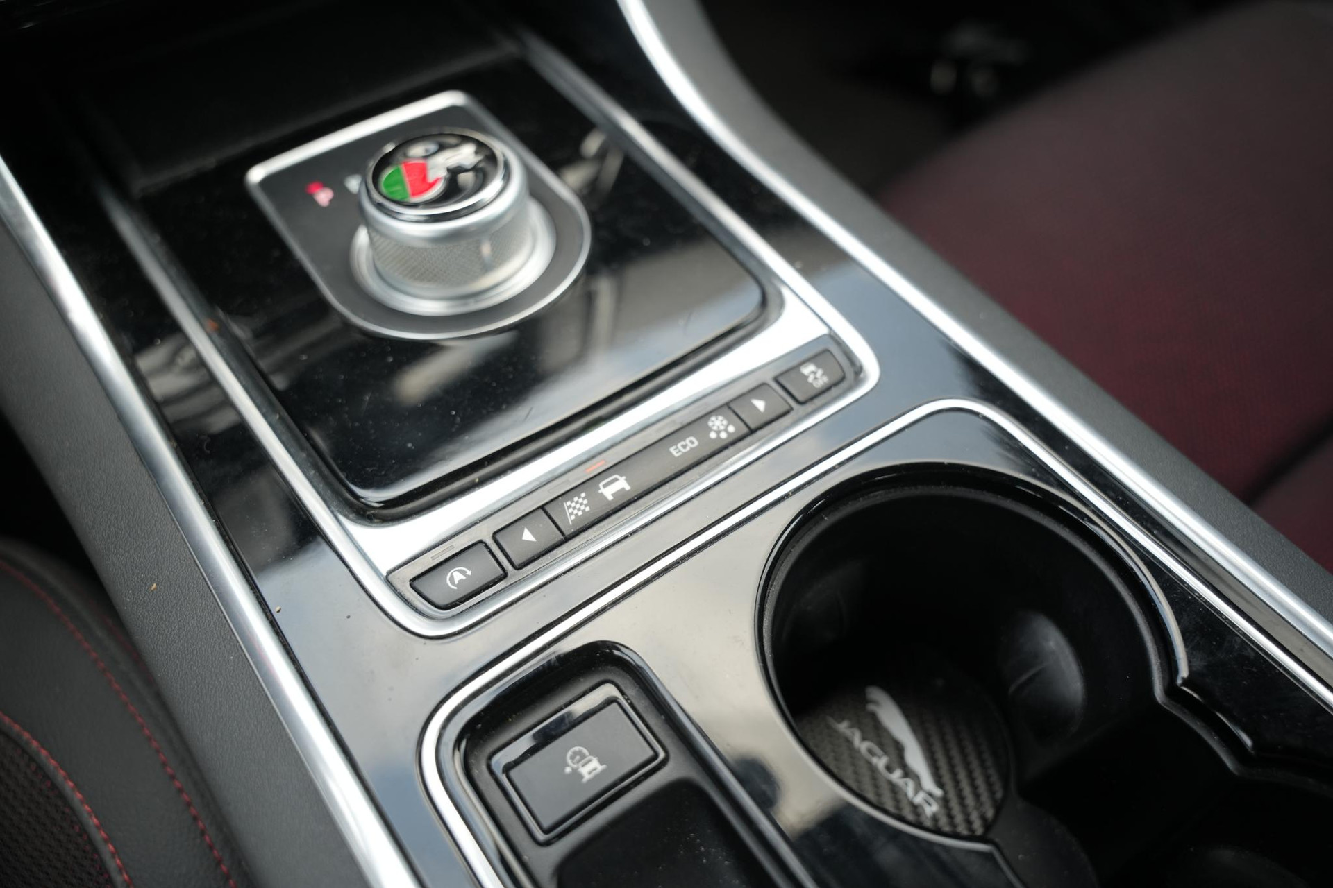 Jaguar XE 2.0 Portfolio 2016 Exterior Paint - Firenze (1AF) 32