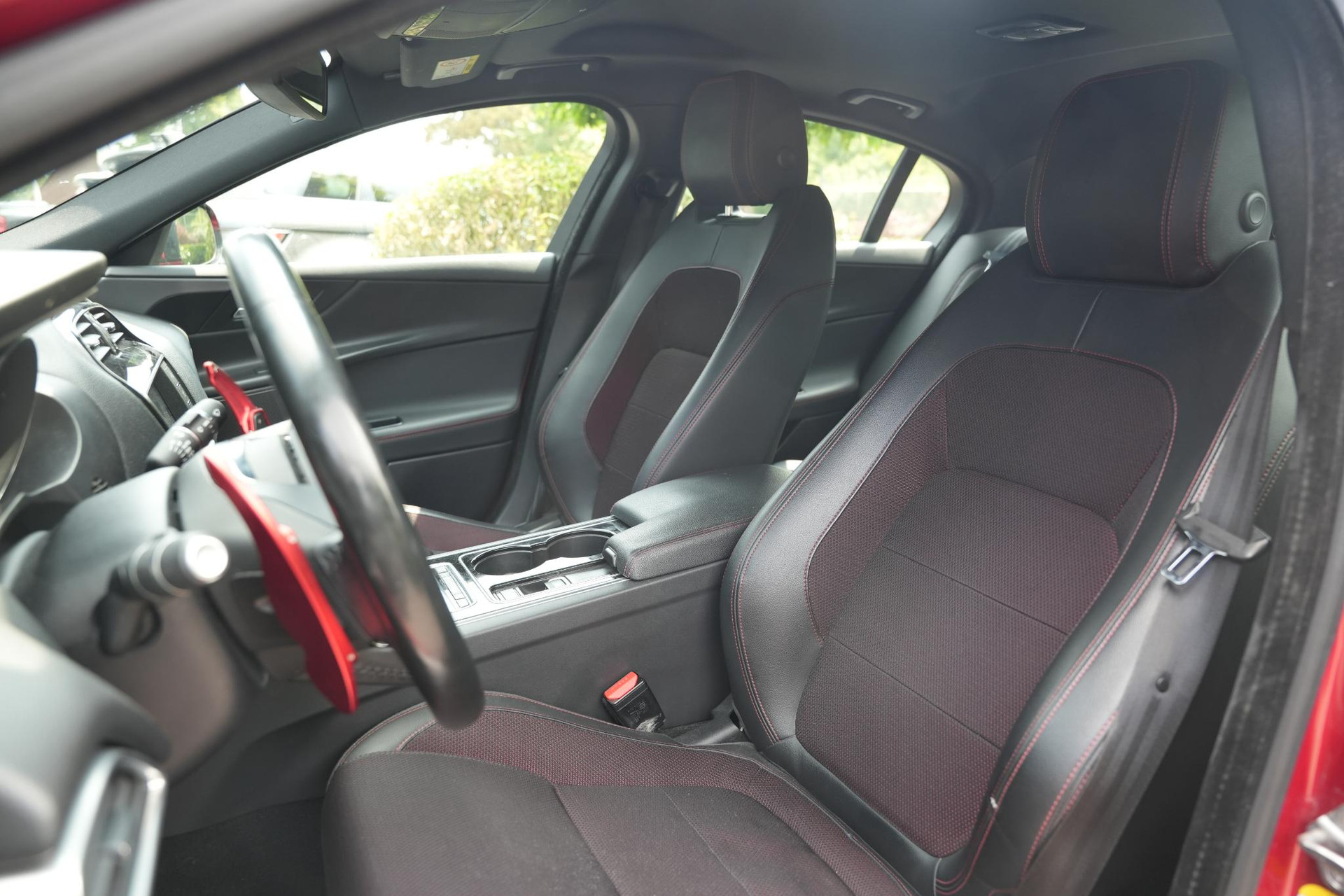 Jaguar XE 2.0 Portfolio 2016 Exterior Paint - Firenze (1AF) 4