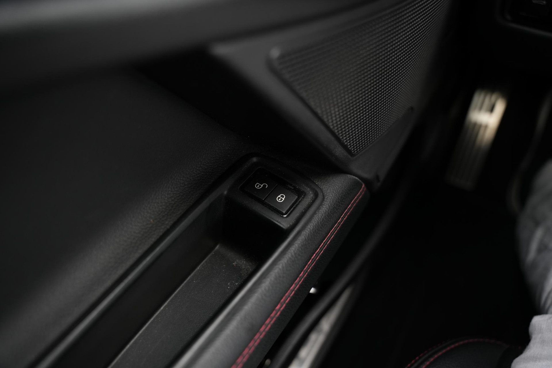Jaguar XE 2.0 Portfolio 2016 Exterior Paint - Firenze (1AF) 44