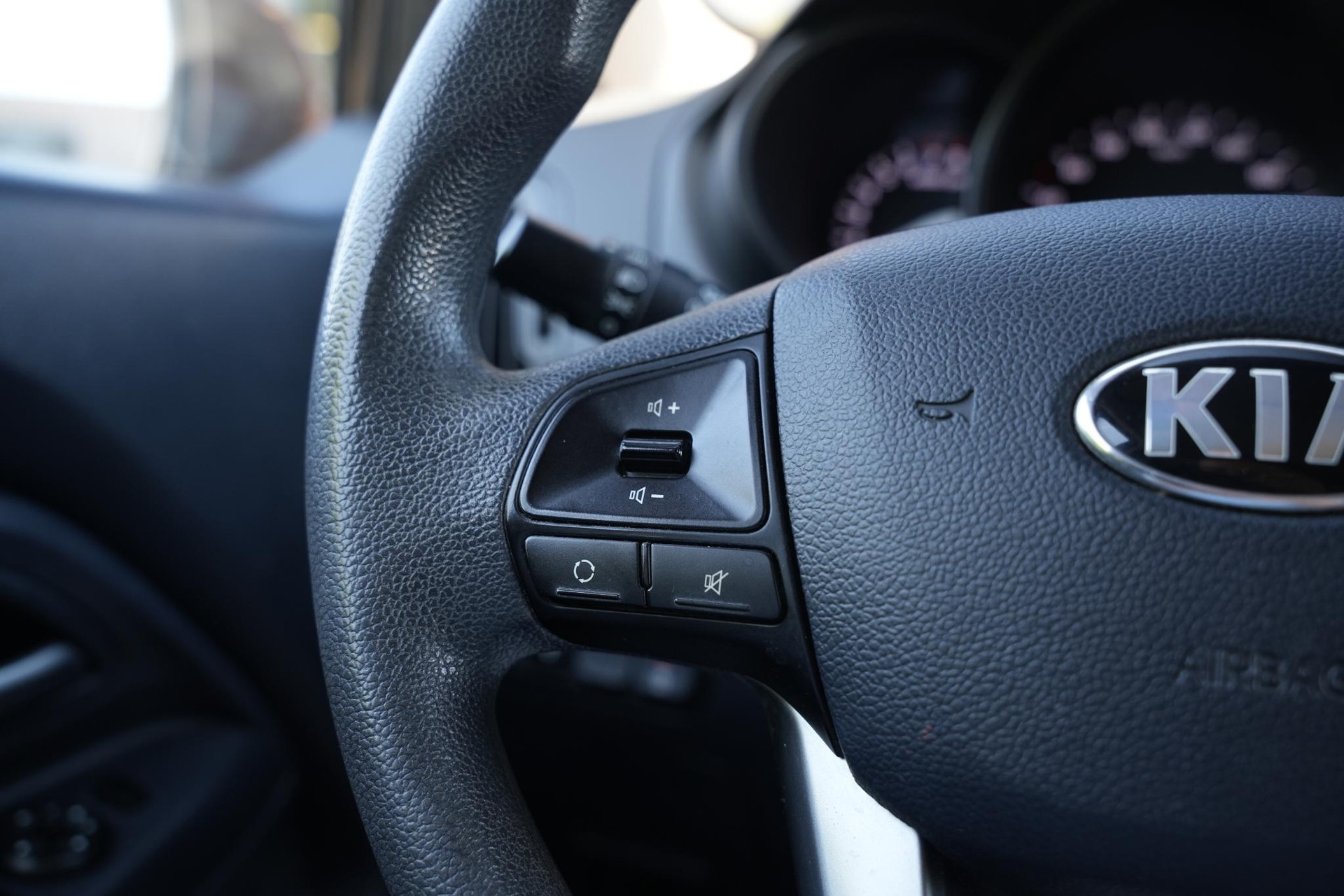Kia Rio 1.2 CVVT Plus Pack 2014 Platinum Graphite Metalli (ABT) 27