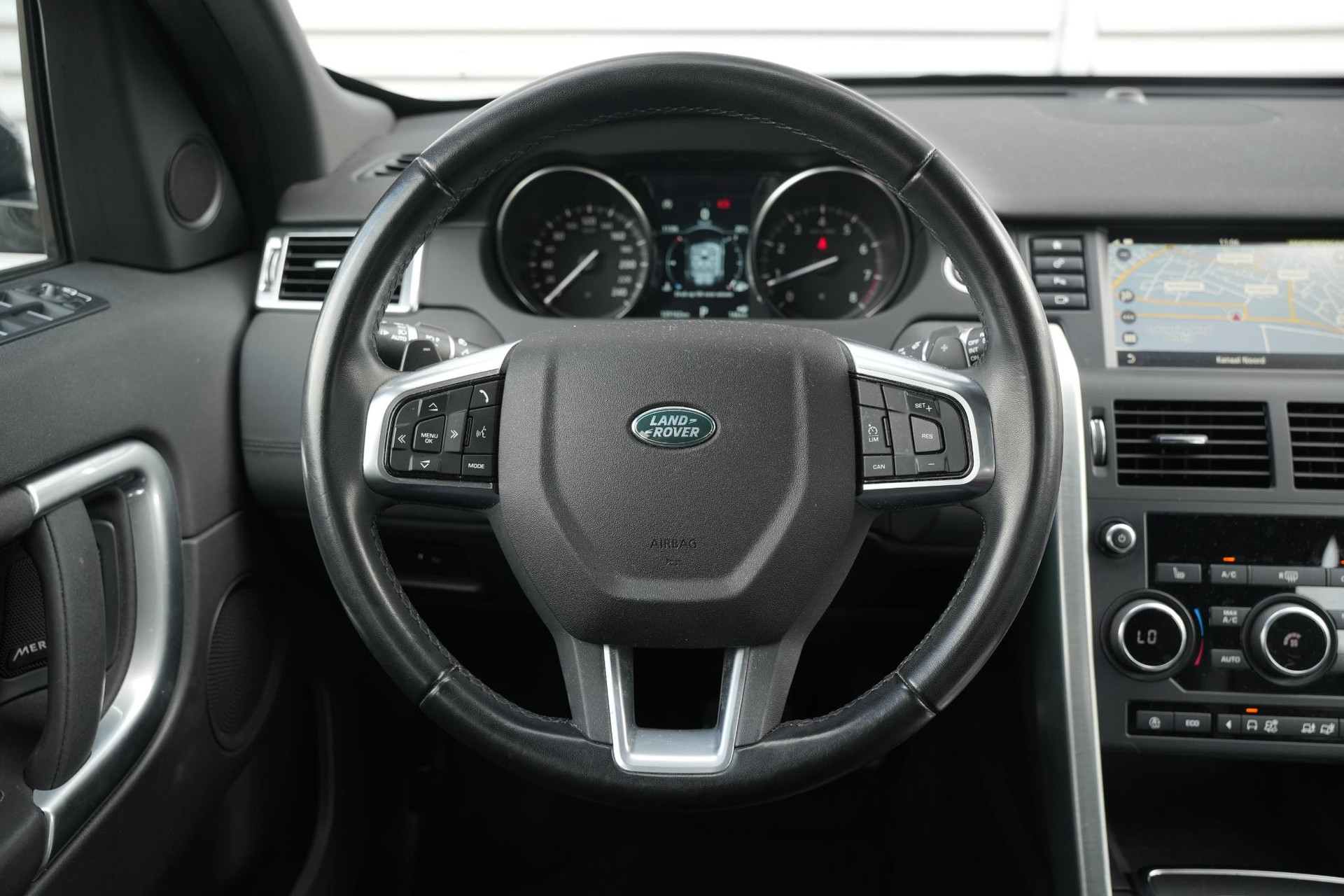 Land Rover Discovery Sport 2.0 Si4 SE 2019 Exterior Paint - Corris Grey (1AB) 14