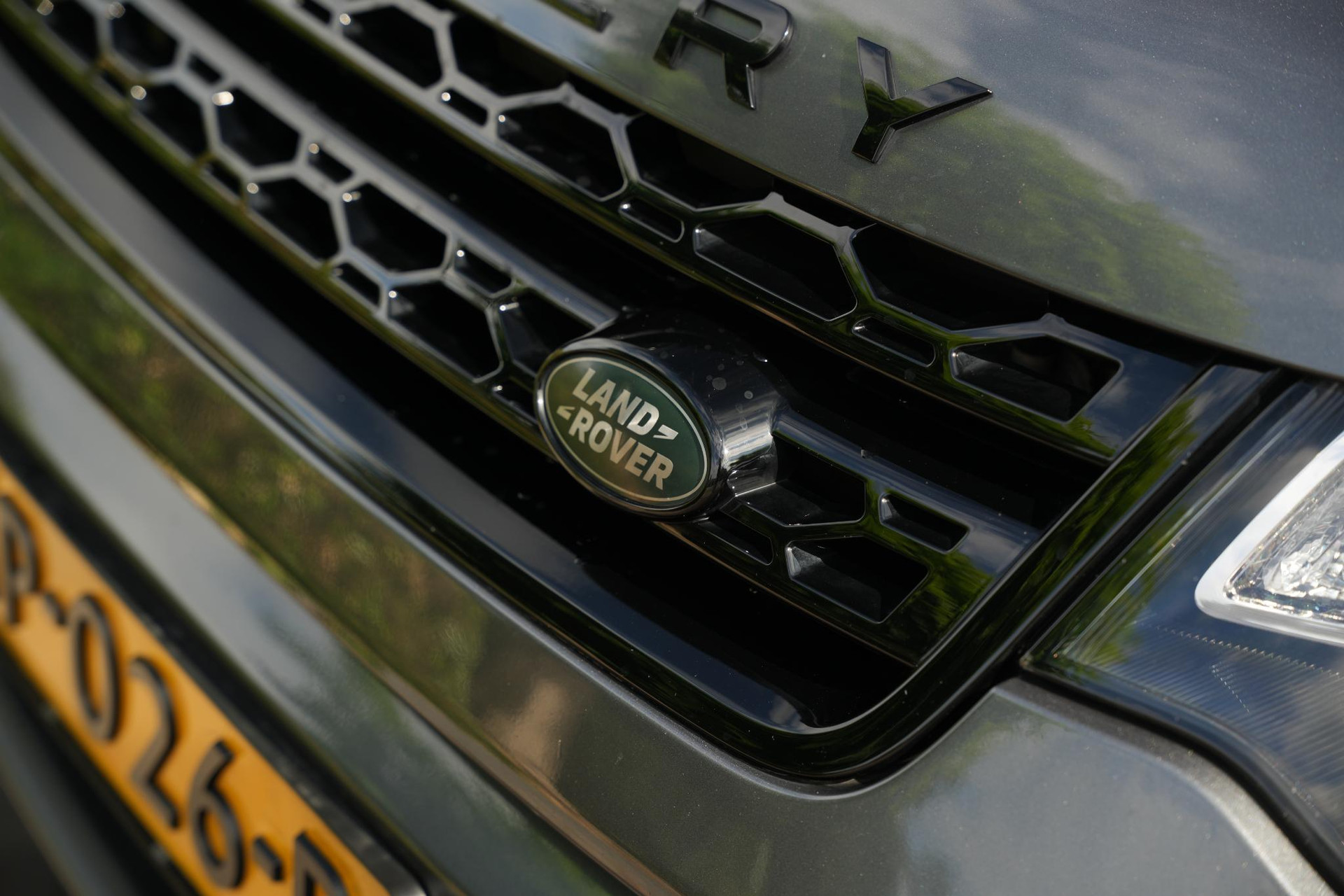 Land Rover Discovery Sport 2.0 Si4 SE 2019 Exterior Paint - Corris Grey (1AB) 15