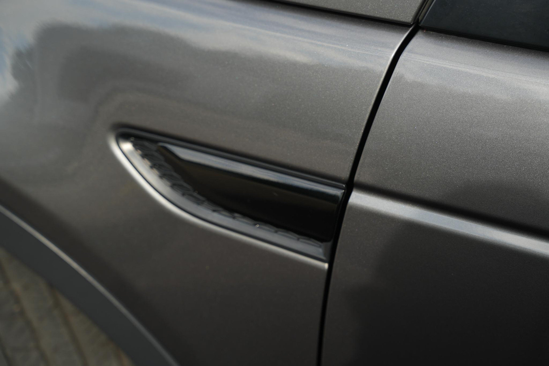 Land Rover Discovery Sport 2.0 Si4 SE 2019 Exterior Paint - Corris Grey (1AB) 17