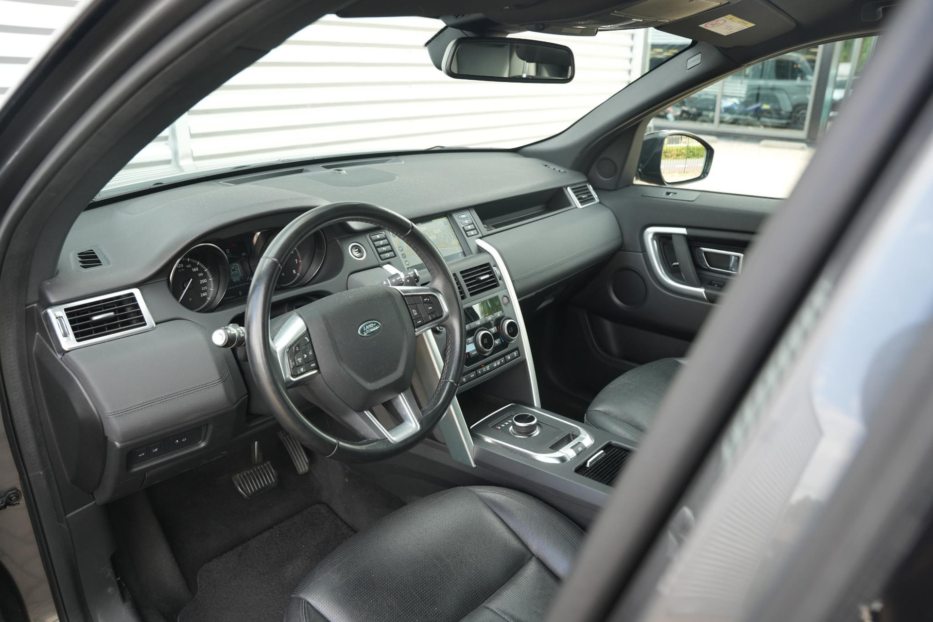 Land Rover Discovery Sport 2.0 Si4 SE 2019 Exterior Paint - Corris Grey (1AB) 18