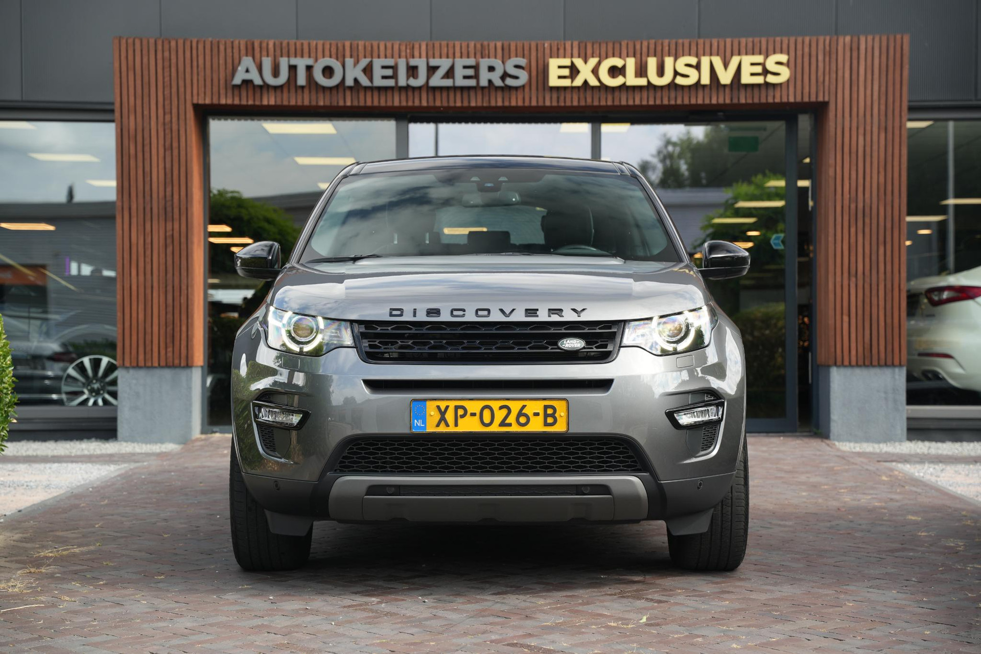 Land Rover Discovery Sport 2.0 Si4 SE 2019 Exterior Paint - Corris Grey (1AB) 3