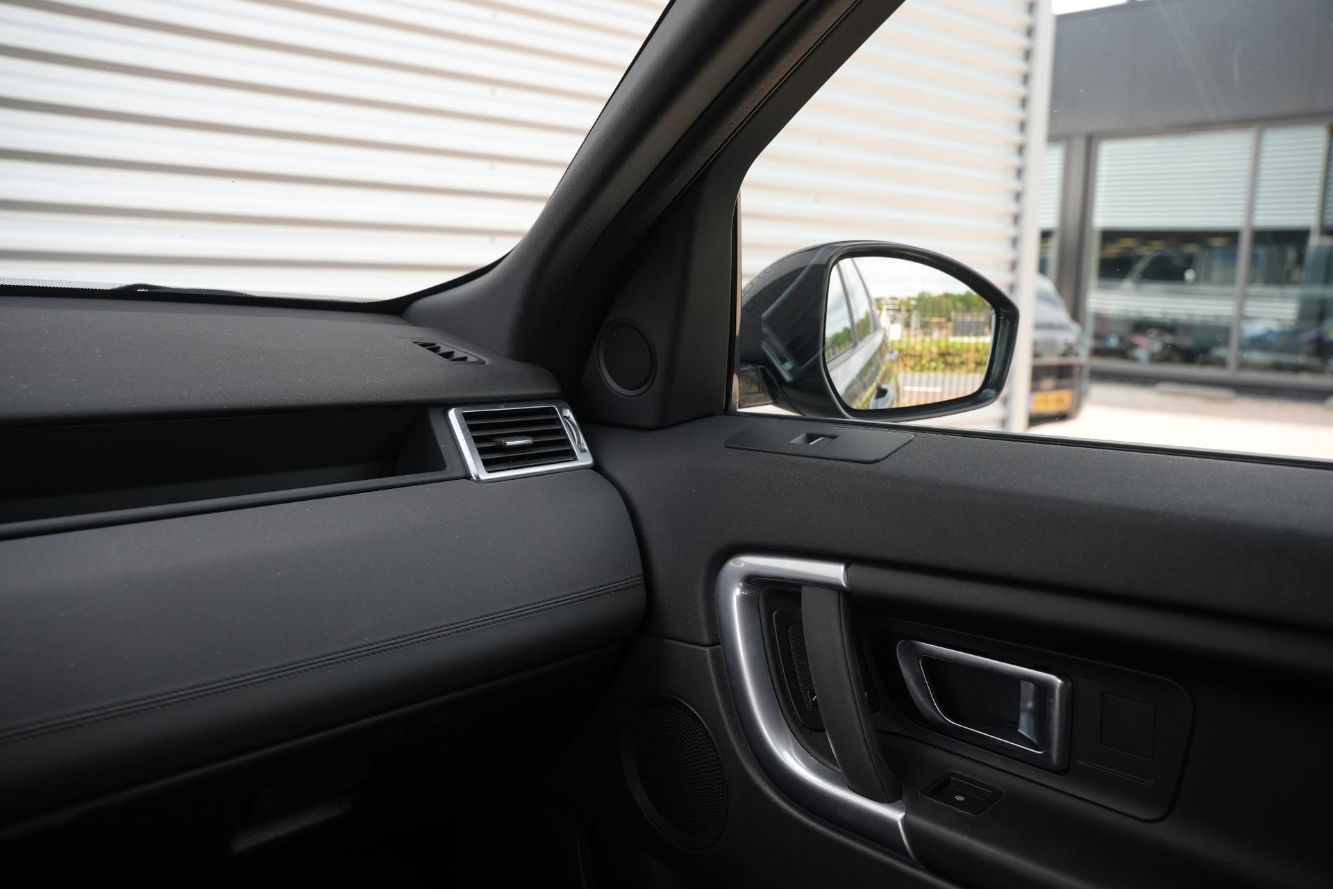 Land Rover Discovery Sport 2.0 Si4 SE 2019 Exterior Paint - Corris Grey (1AB) 36
