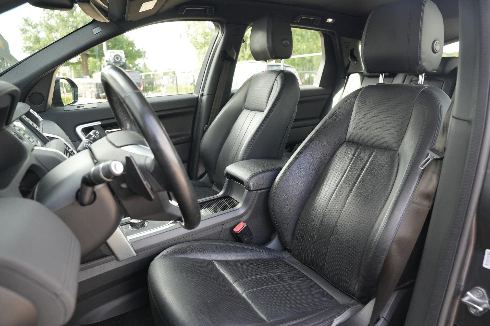 Land Rover Discovery Sport 2.0 Si4 SE 2019 Exterior Paint - Corris Grey (1AB) 4