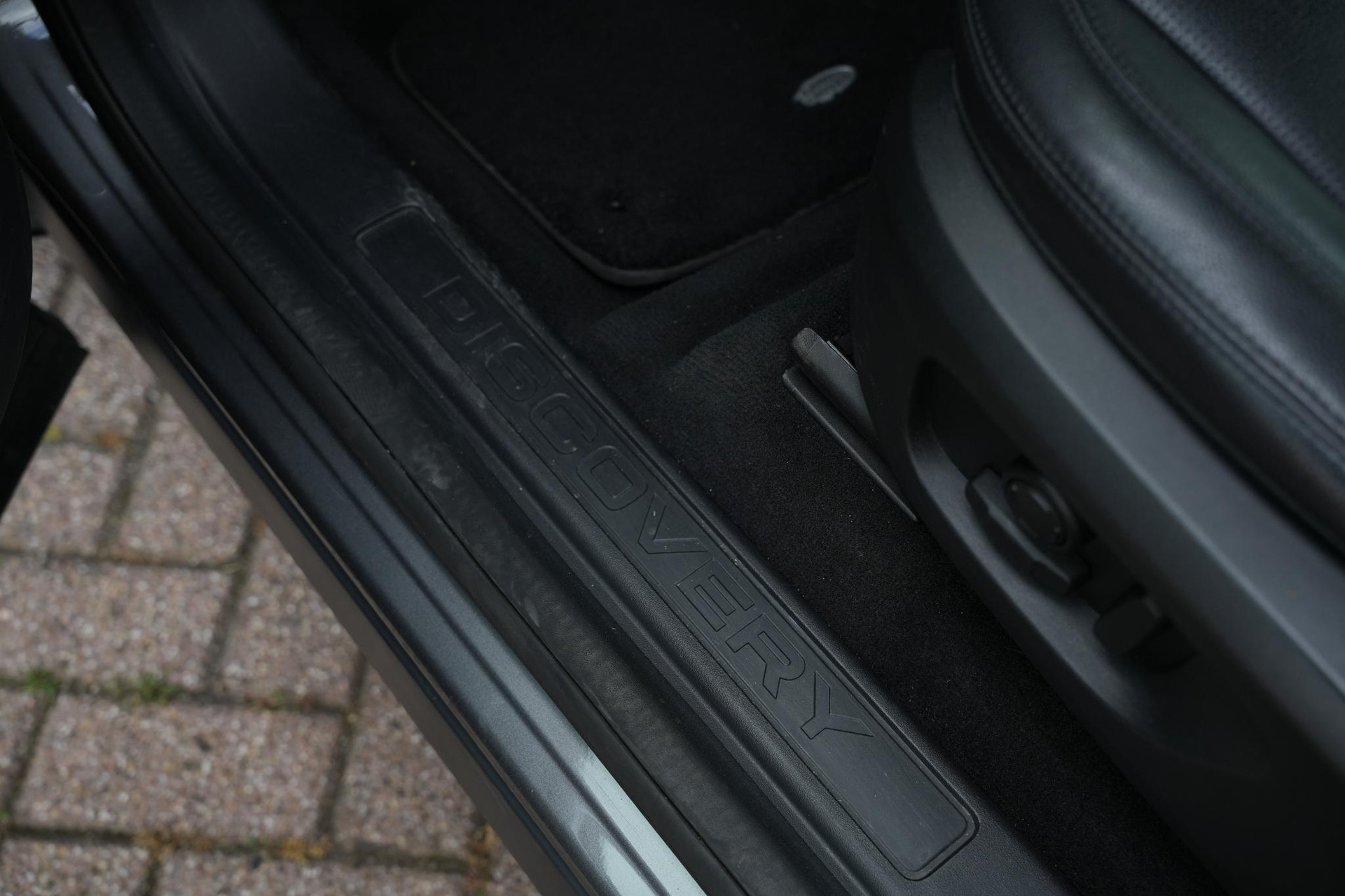 Land Rover Discovery Sport 2.0 Si4 SE 2019 Exterior Paint - Corris Grey (1AB) 48