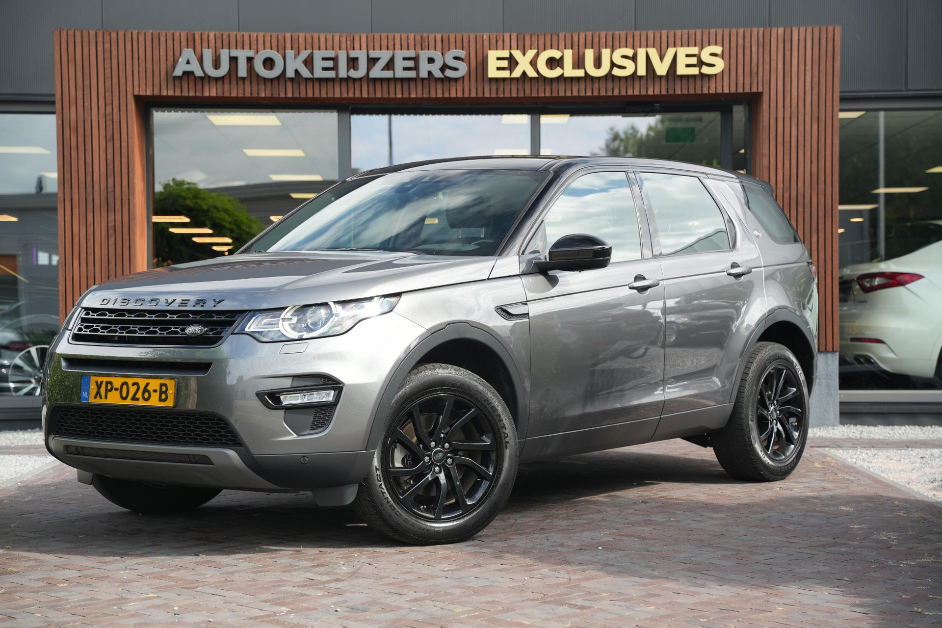 Land Rover Discovery Sport 2.0 Si4 SE 2019 Exterior Paint - Corris Grey (1AB) 5
