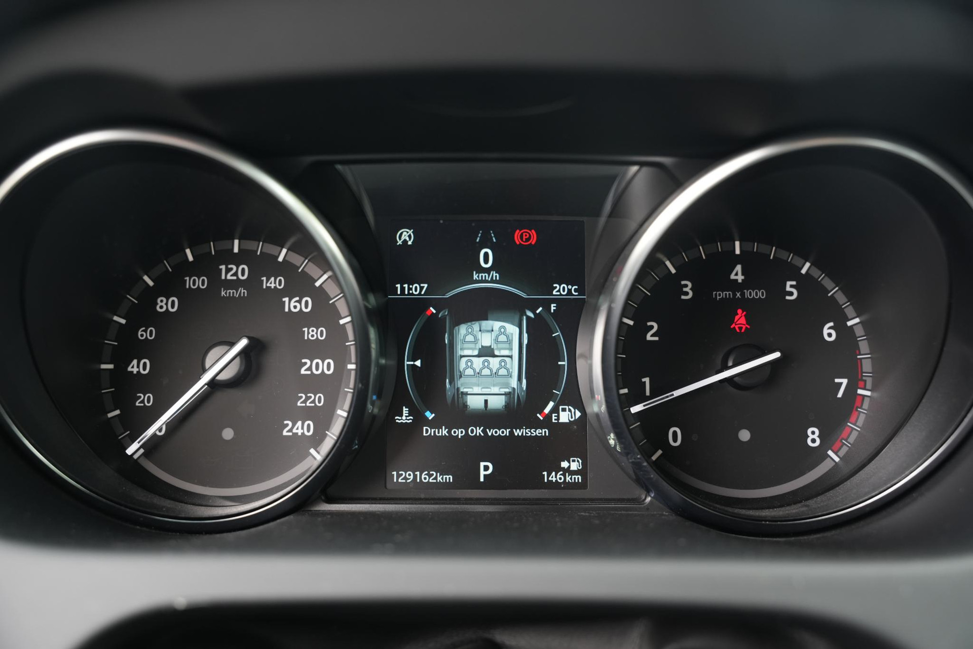 Land Rover Discovery Sport 2.0 Si4 SE 2019 Exterior Paint - Corris Grey (1AB) 8