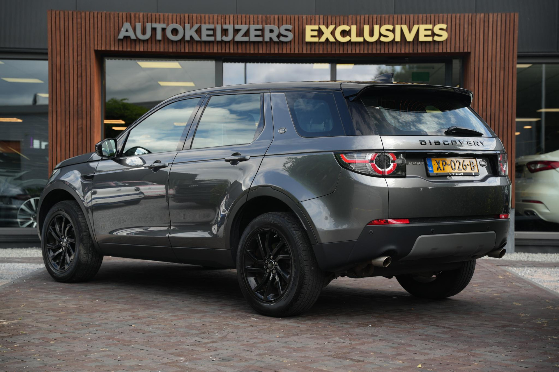 Land Rover Discovery Sport 2.0 Si4 SE 2019 Exterior Paint - Corris Grey (1AB) 9