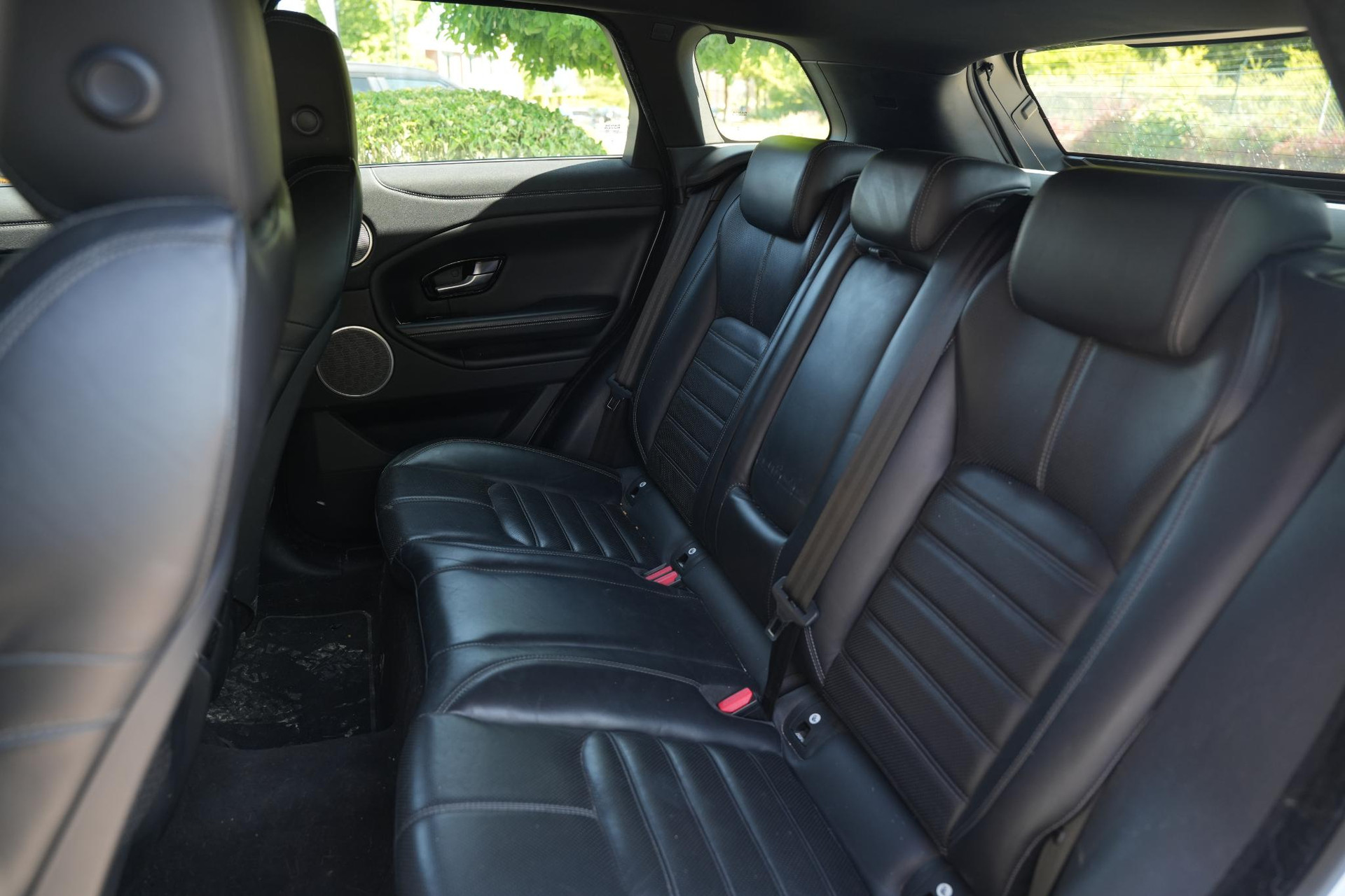 Land Rover Range Rover Evoque 2.0 Si4 HSE Dynamic 2016 Exterior Paint - Fuji White (1AA) 10