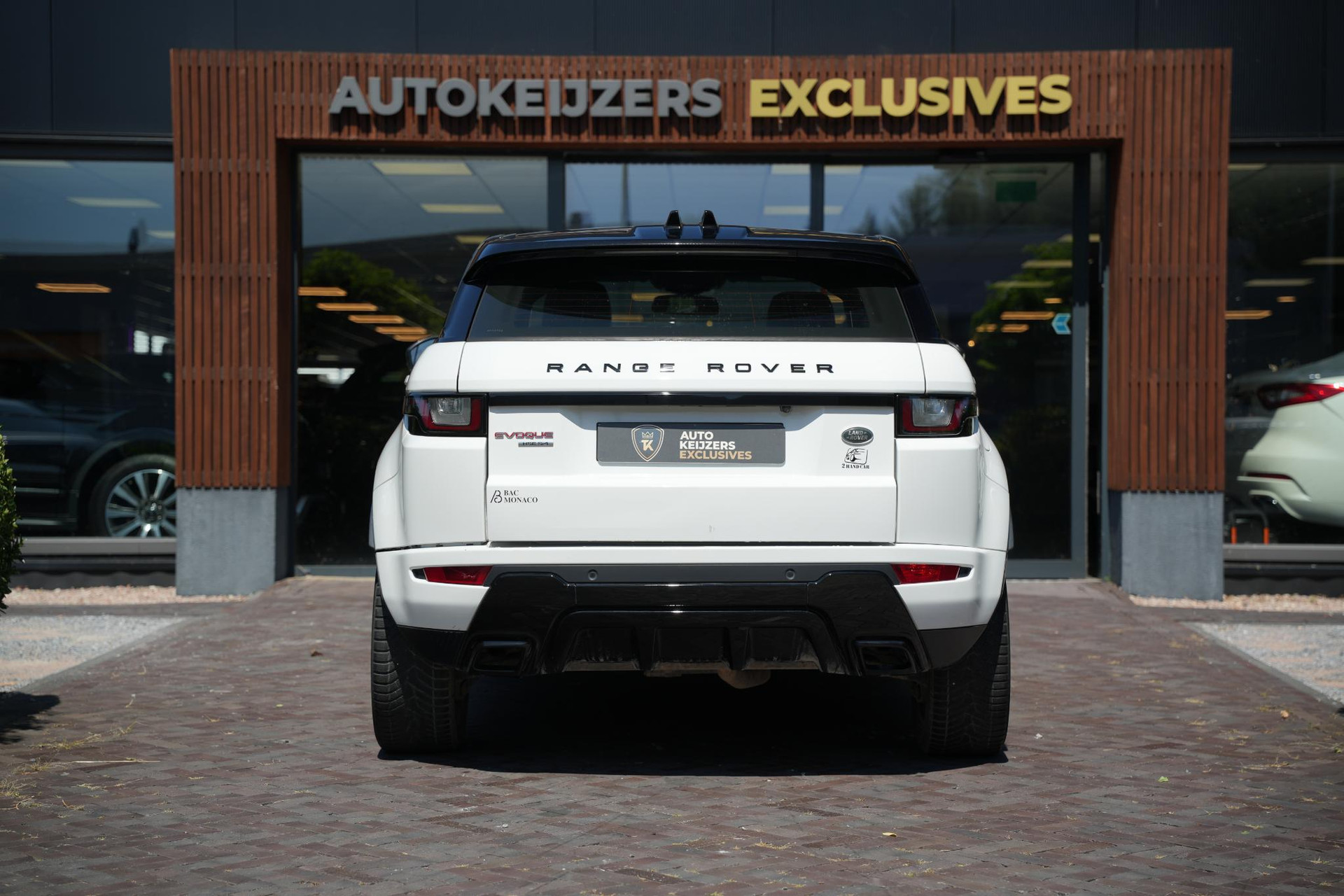 Land Rover Range Rover Evoque 2.0 Si4 HSE Dynamic 2016 Exterior Paint - Fuji White (1AA) 11