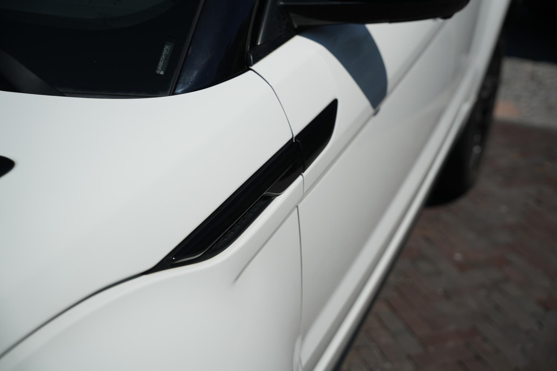 Land Rover Range Rover Evoque 2.0 Si4 HSE Dynamic 2016 Exterior Paint - Fuji White (1AA) 15