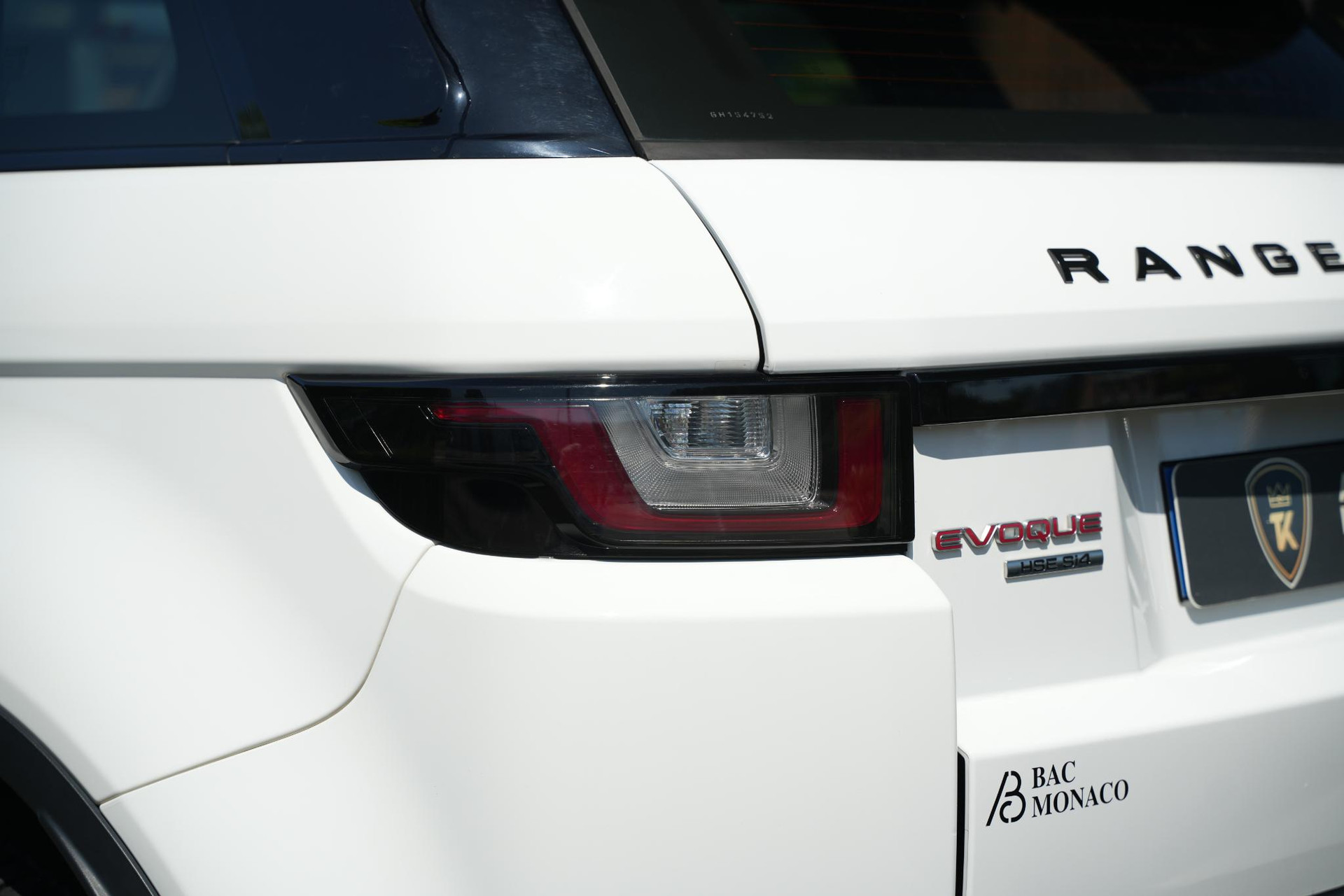Land Rover Range Rover Evoque 2.0 Si4 HSE Dynamic 2016 Exterior Paint - Fuji White (1AA) 17
