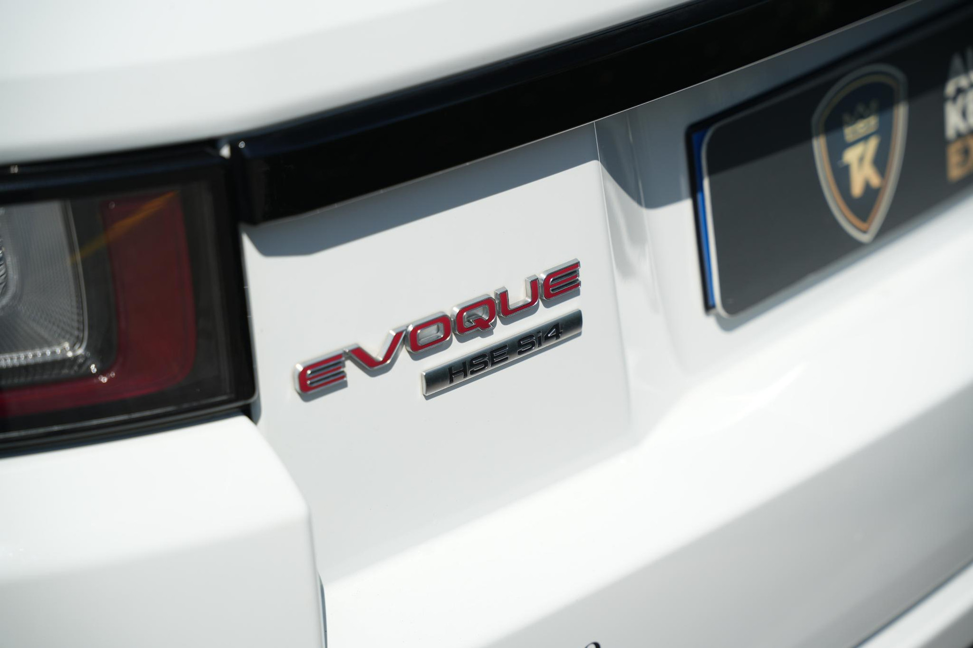 Land Rover Range Rover Evoque 2.0 Si4 HSE Dynamic 2016 Exterior Paint - Fuji White (1AA) 18