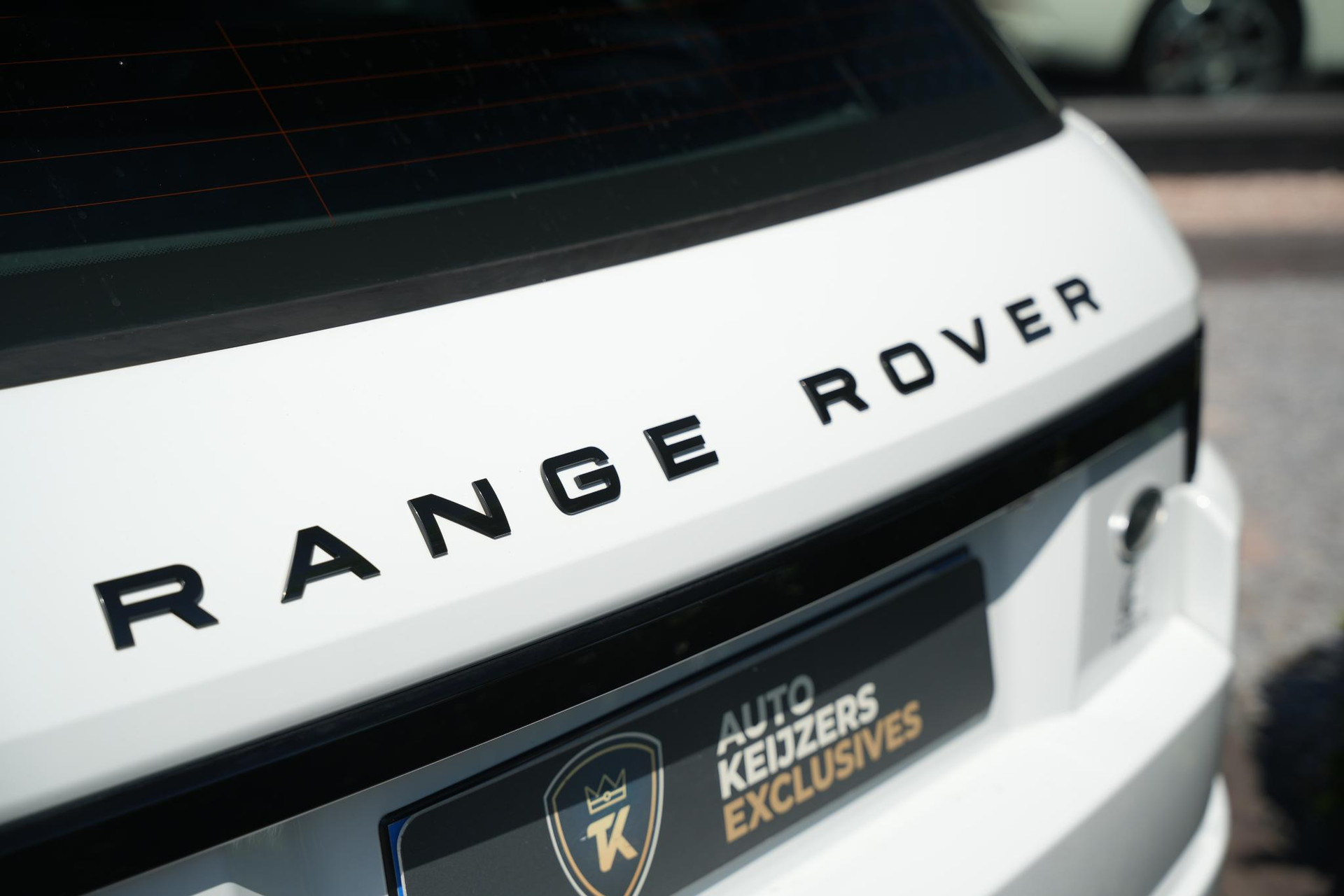 Land Rover Range Rover Evoque 2.0 Si4 HSE Dynamic 2016 Exterior Paint - Fuji White (1AA) 19
