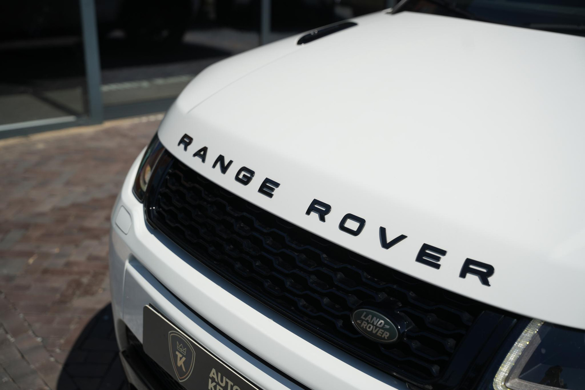 Land Rover Range Rover Evoque 2.0 Si4 HSE Dynamic 2016 Exterior Paint - Fuji White (1AA) 22