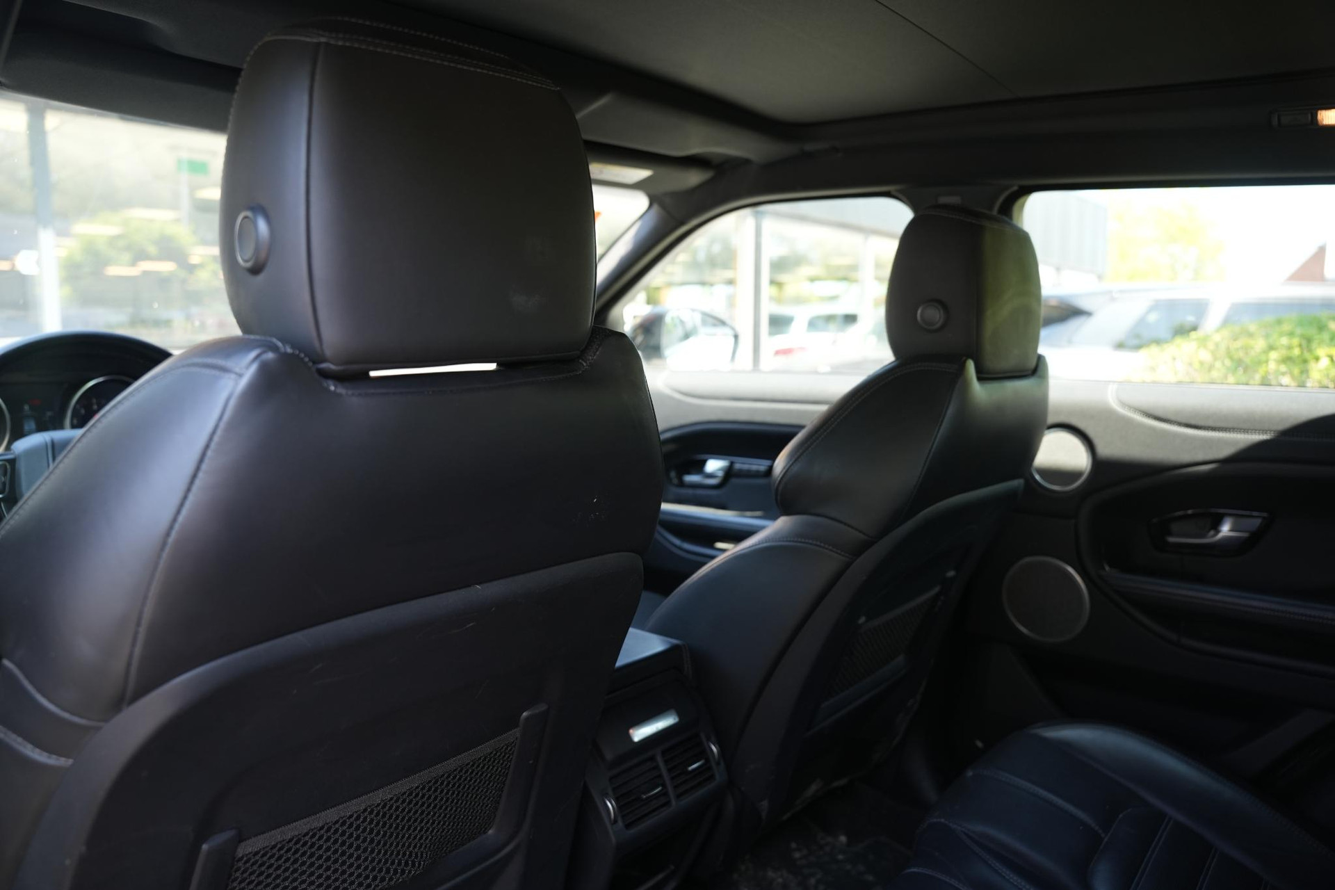 Land Rover Range Rover Evoque 2.0 Si4 HSE Dynamic 2016 Exterior Paint - Fuji White (1AA) 24