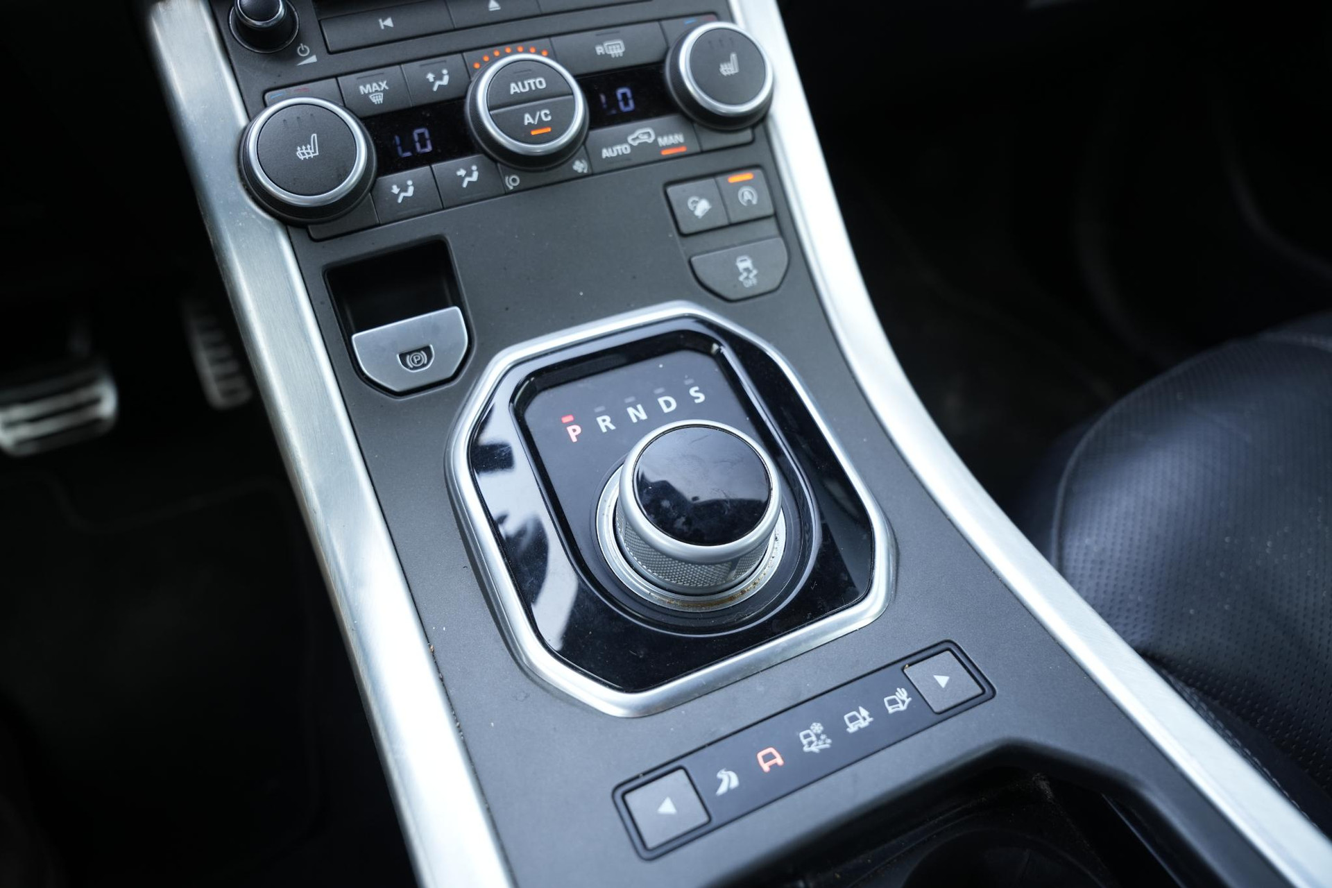 Land Rover Range Rover Evoque 2.0 Si4 HSE Dynamic 2016 Exterior Paint - Fuji White (1AA) 27