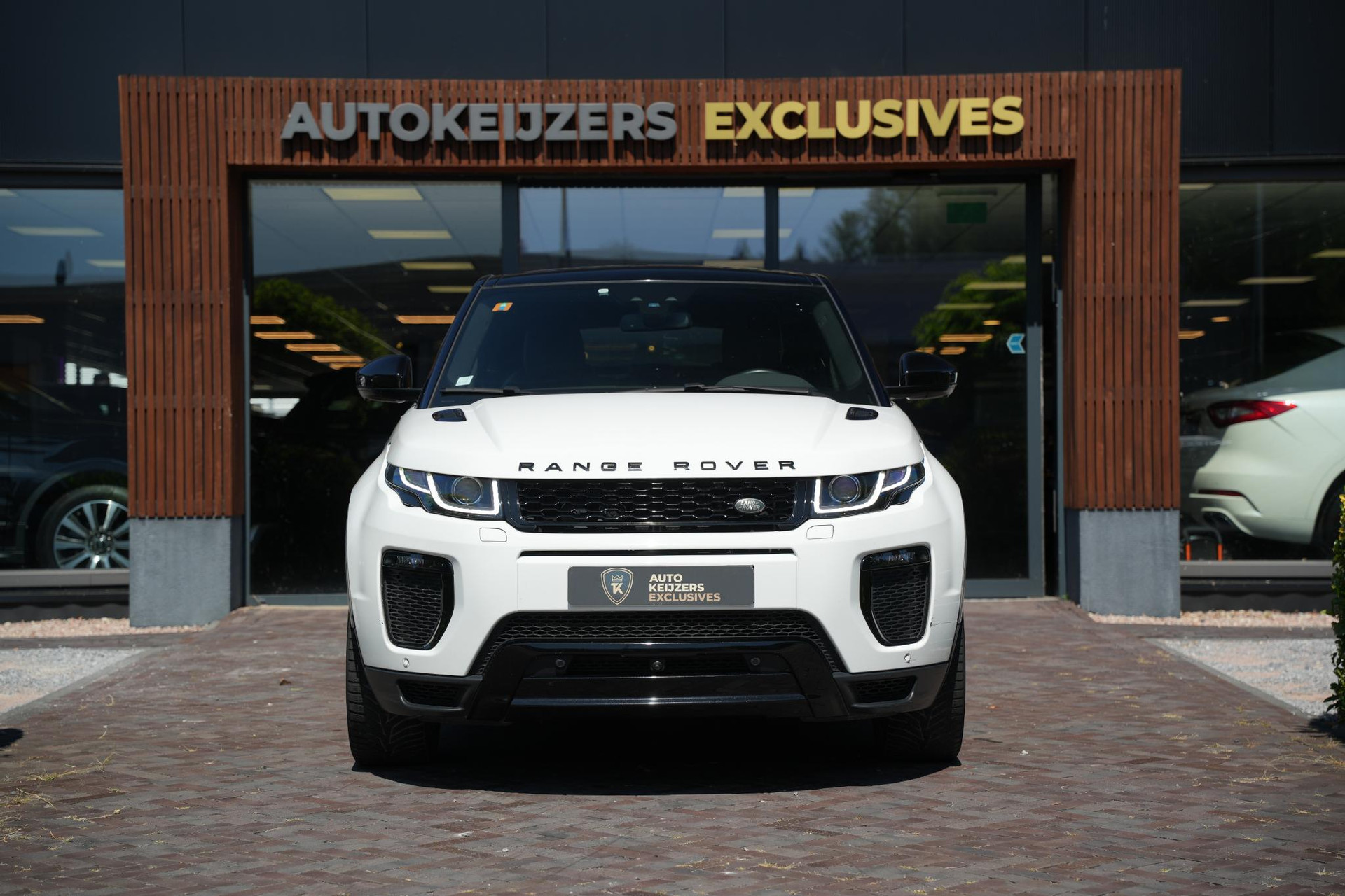 Land Rover Range Rover Evoque 2.0 Si4 HSE Dynamic 2016 Exterior Paint - Fuji White (1AA) 3