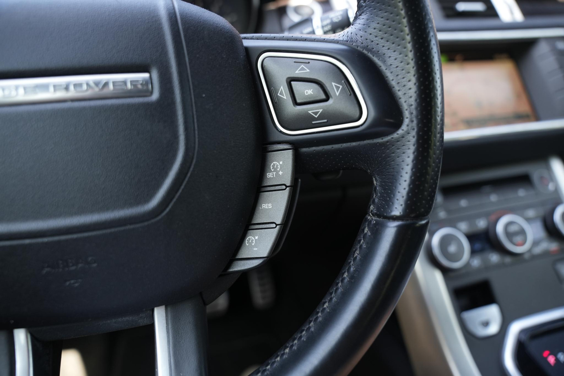 Land Rover Range Rover Evoque 2.0 Si4 HSE Dynamic 2016 Exterior Paint - Fuji White (1AA) 32