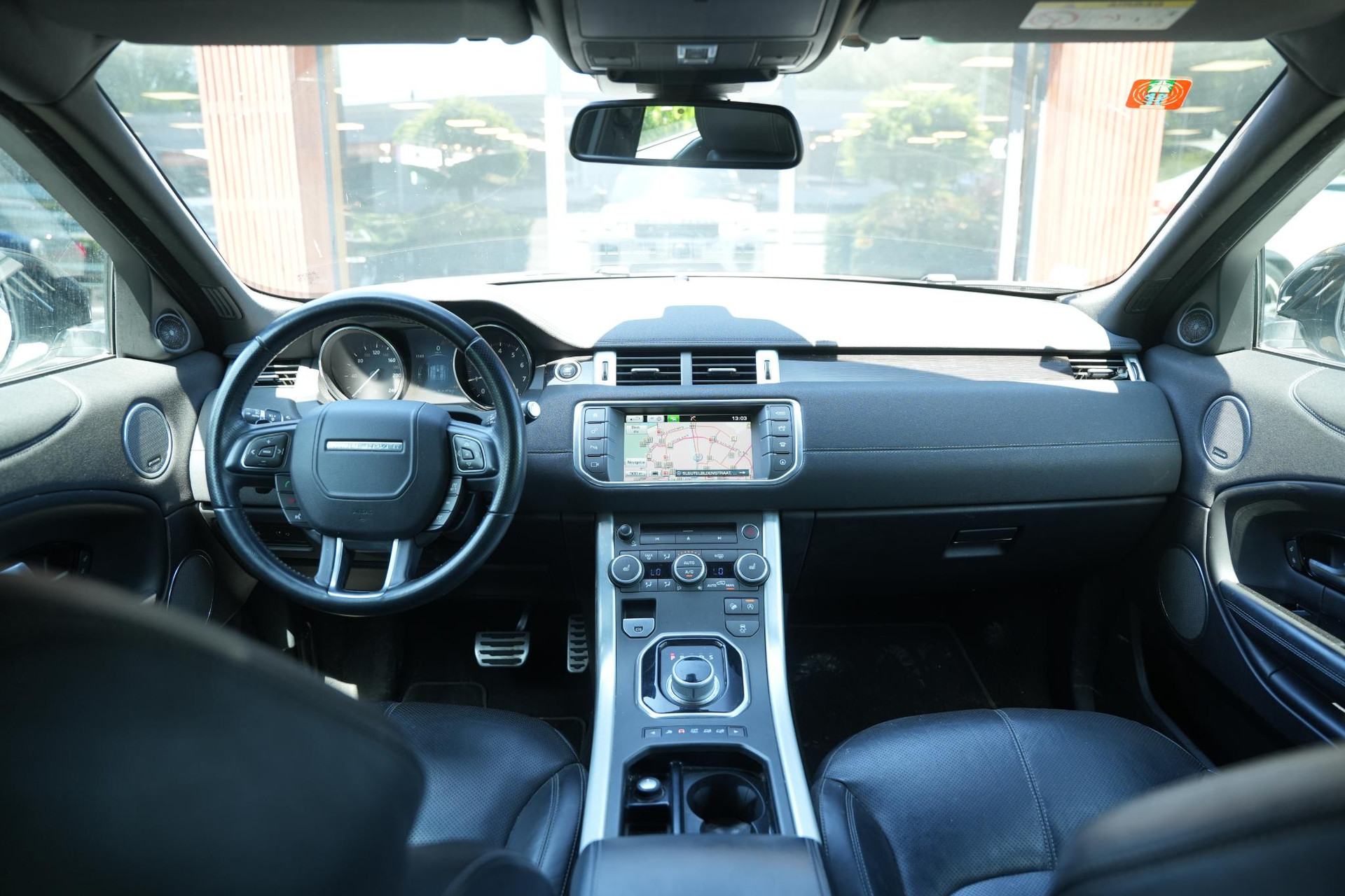 Land Rover Range Rover Evoque 2.0 Si4 HSE Dynamic 2016 Exterior Paint - Fuji White (1AA) 4