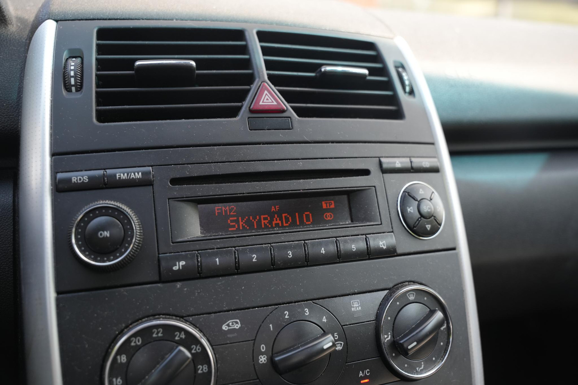 Mercedes-Benz A-Klasse 150 Avantgarde 2007 POLAR SILVER - METALLIC PAINT (761U) 30